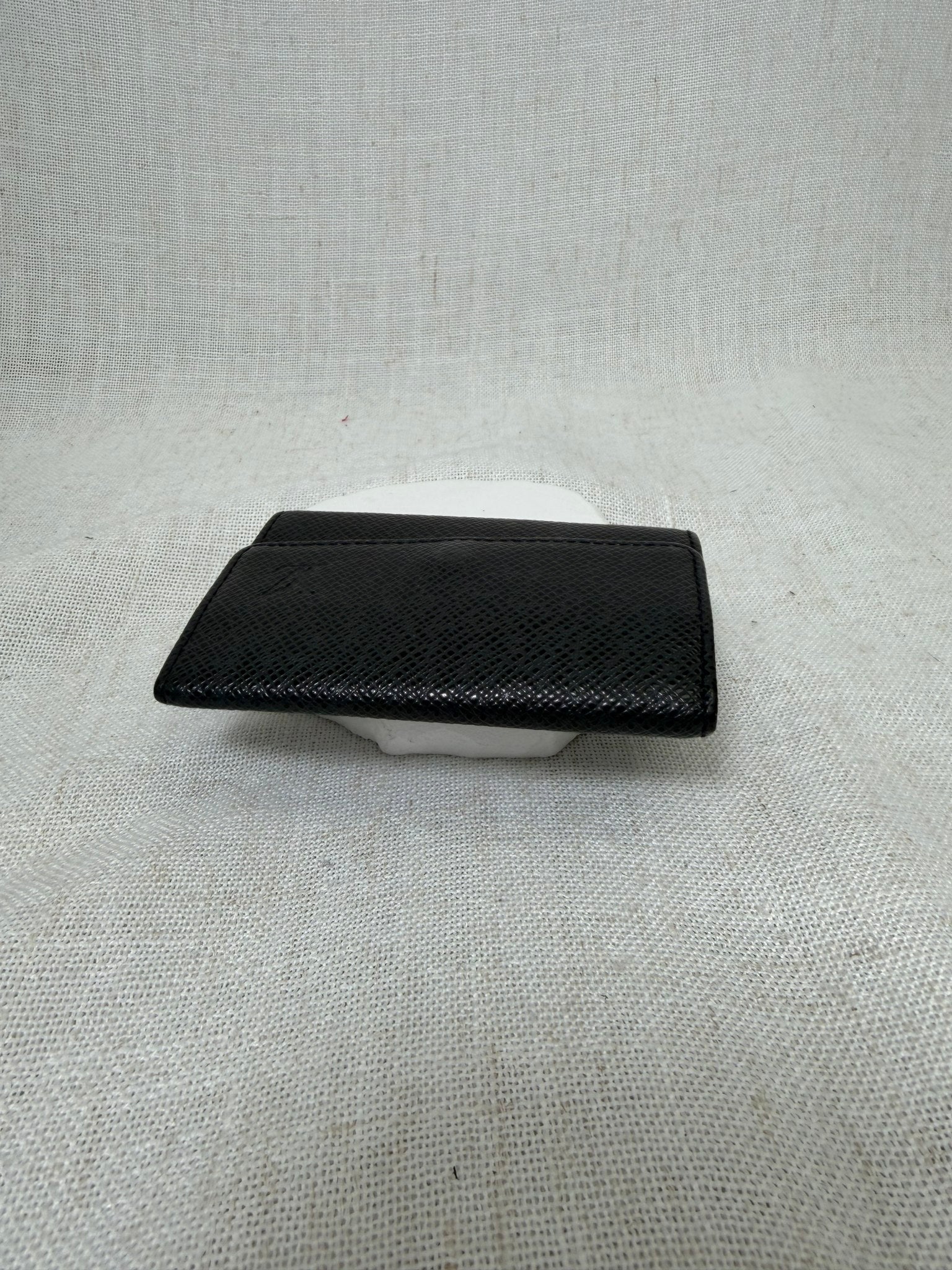 Louis Vuitton Black Taiga Leather 6 Key Holder Case