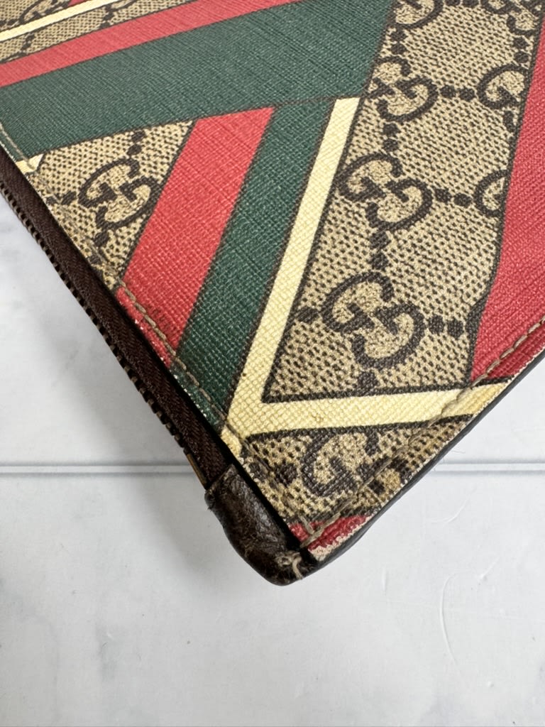 Gucci GG Supreme Red And Green Chevron Clutch