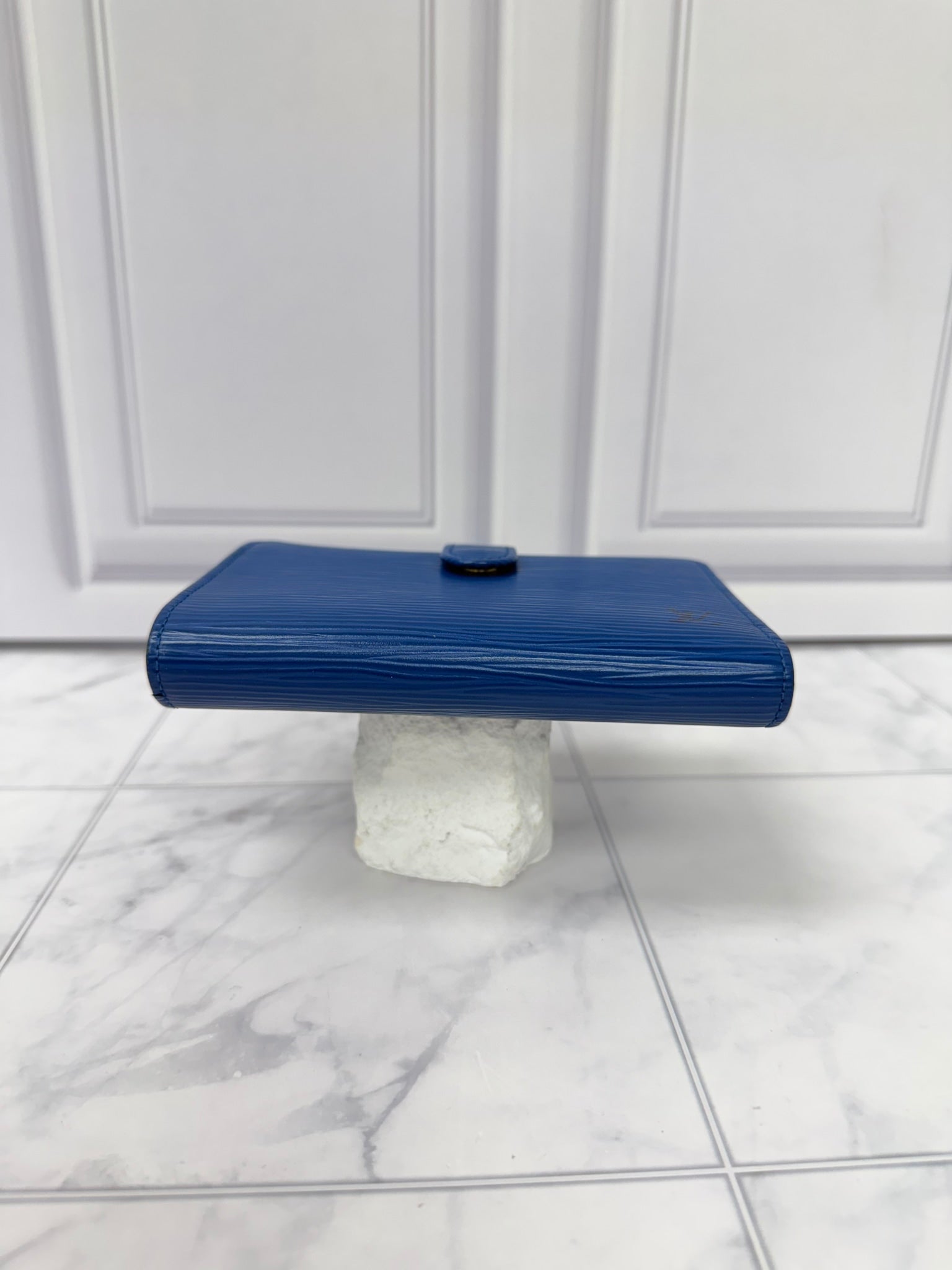 Louis Vuitton Blue Epi Leather Kisslock Wallet 