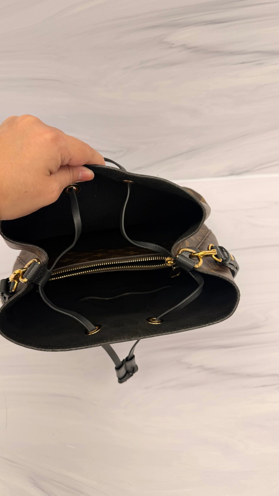 Louis Vuitton Monogram Black Neo Noe MM Shoulder Bag 