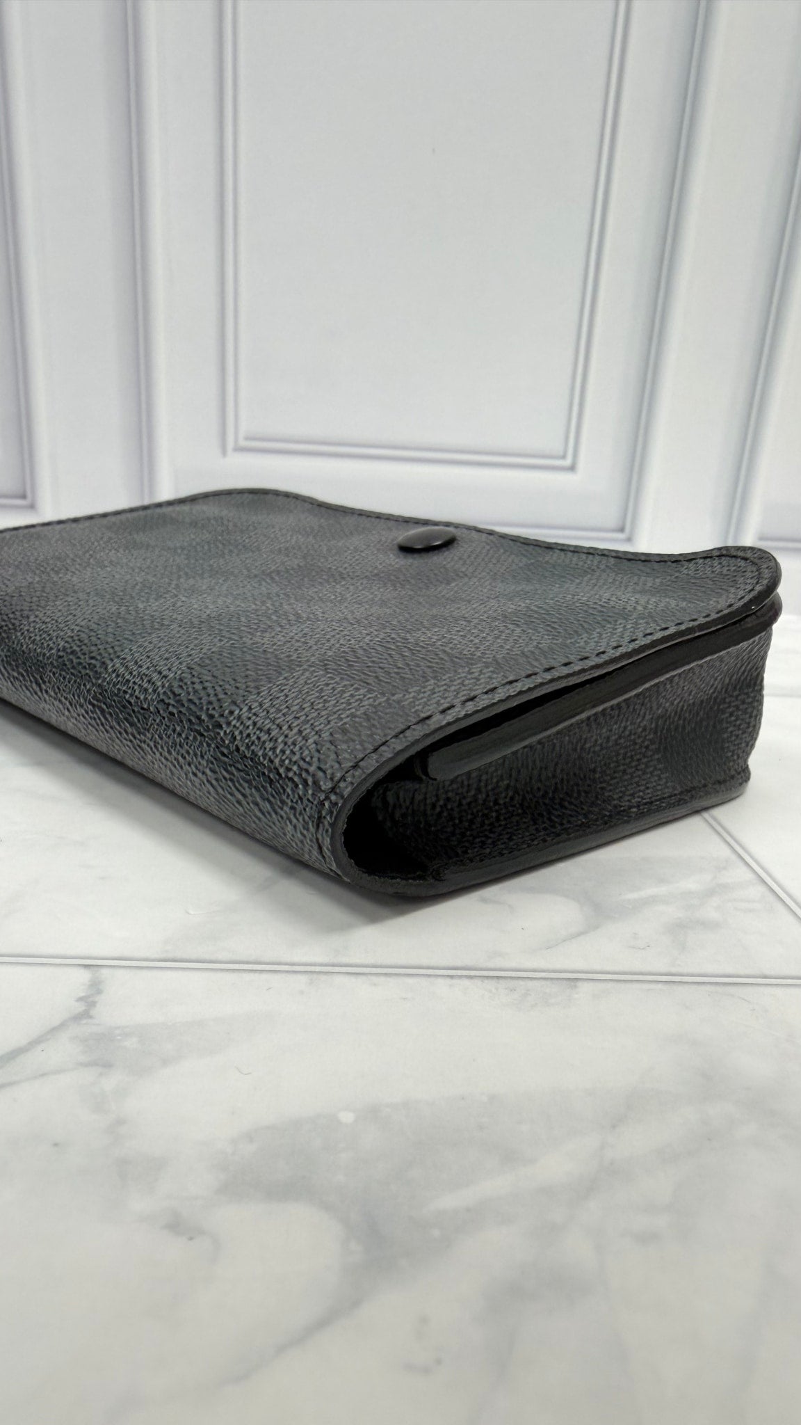 Louis Vuitton Damier Graphite Belt Bag (90/36)