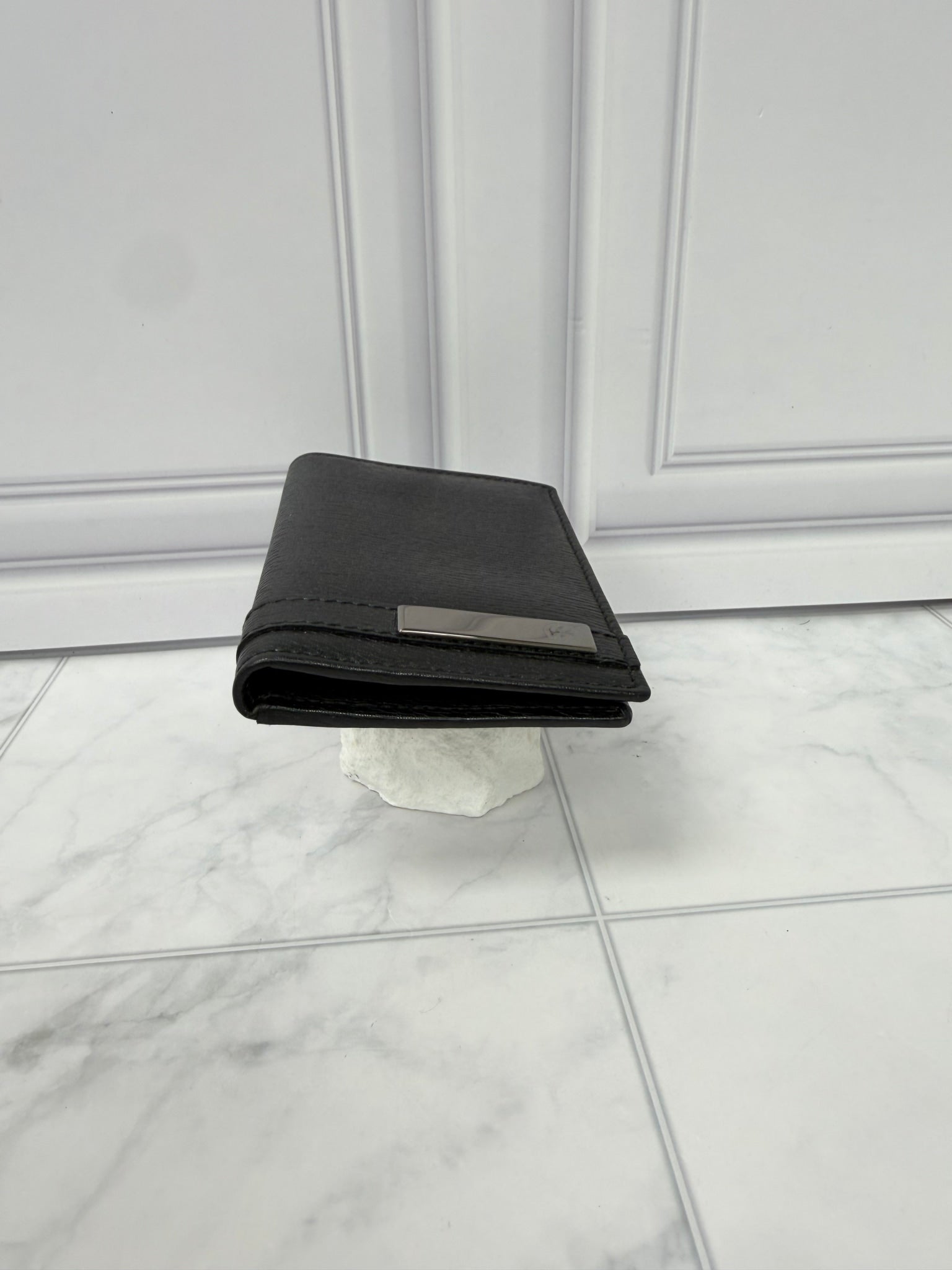 LIKE NEW - Gucci Black Leather Pocket Organizer 