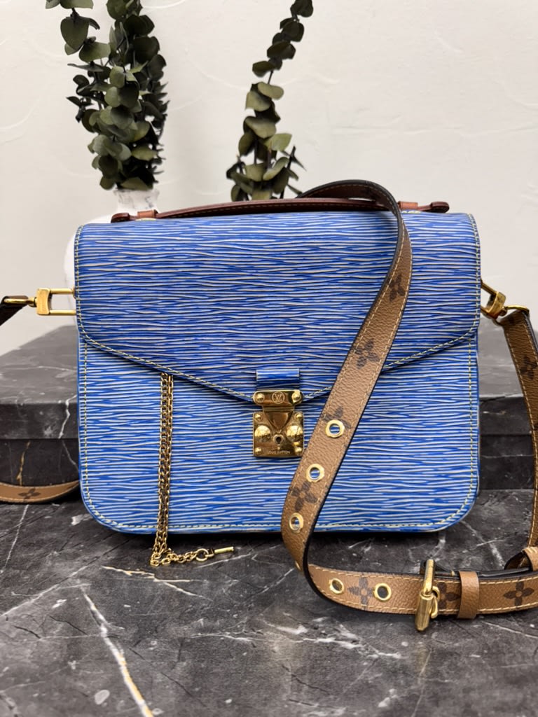 Louis Vuitton Blue Epi Pochette Métis MM