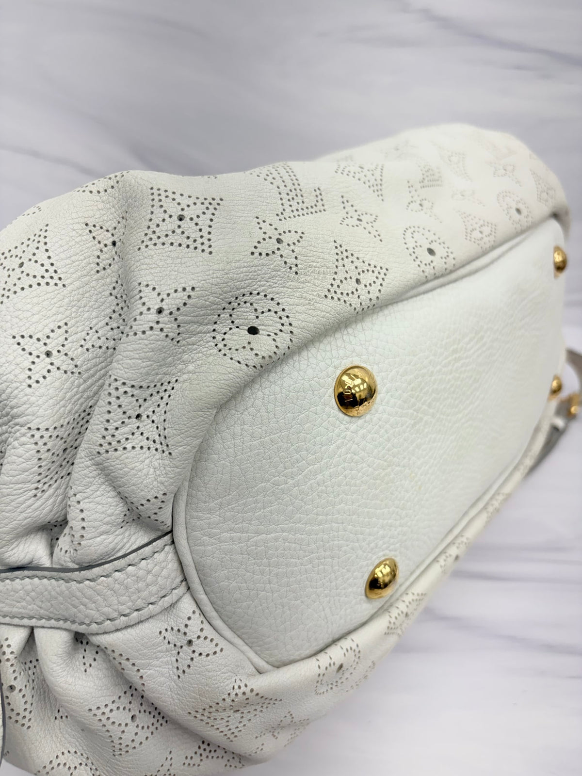 Louis Vuitton White Leather Monogram Mahina Hobo Shoulder Bag