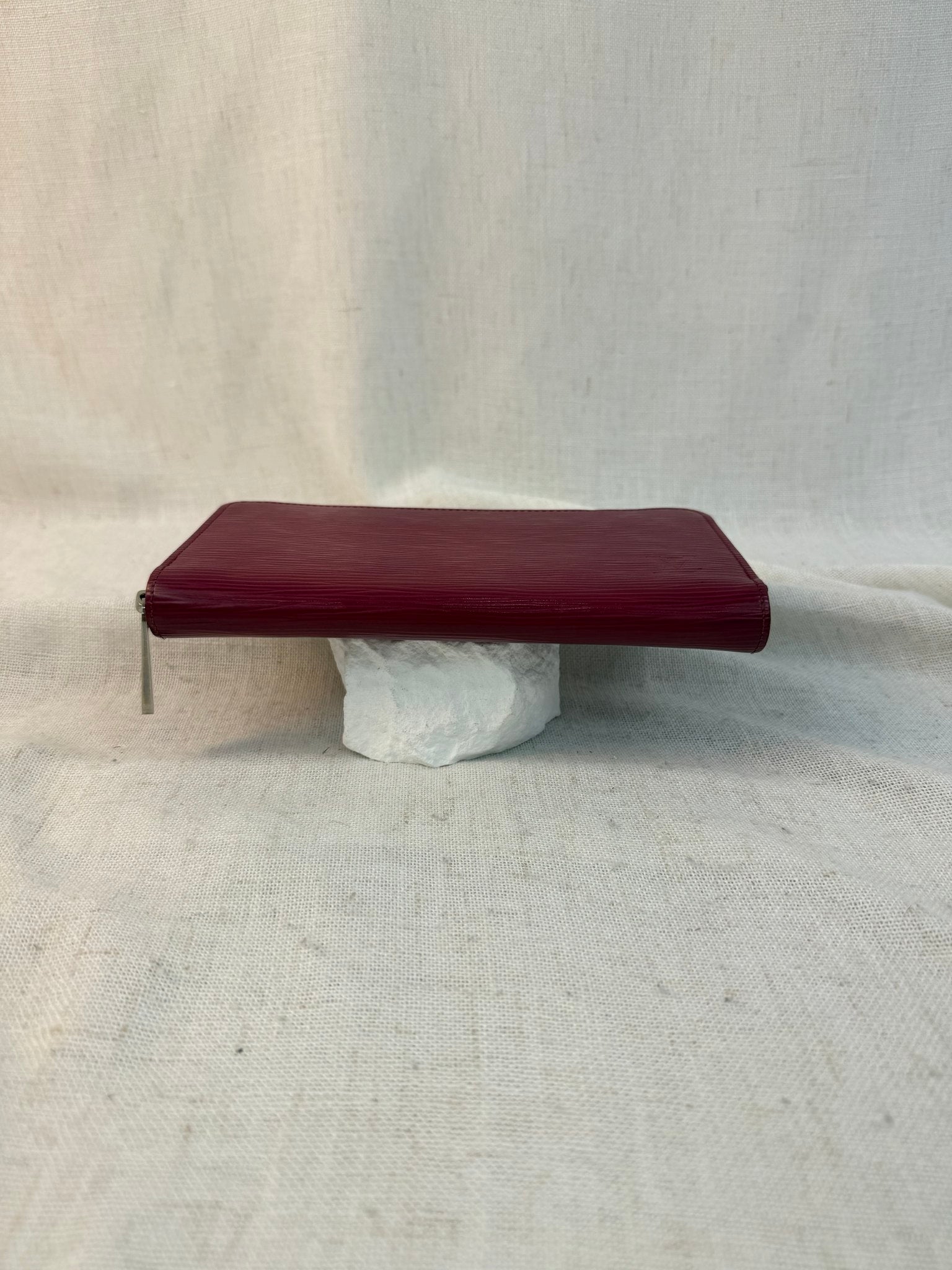 Louis Vuitton Raspberry Epi Leather Zippy Wallet