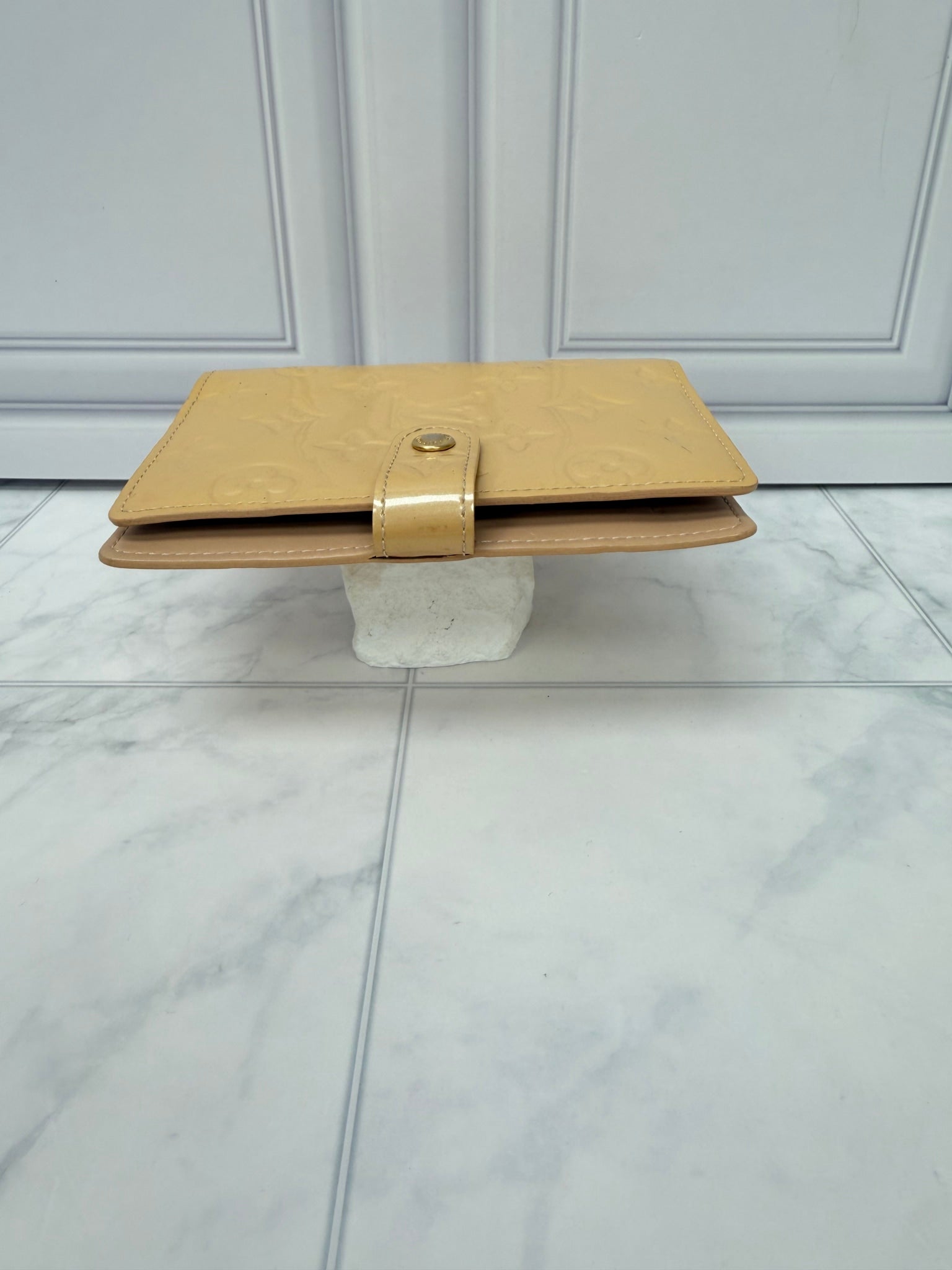 Louis Vuitton Monogram Beige Vernis Leather Passport Agenda PM Cover