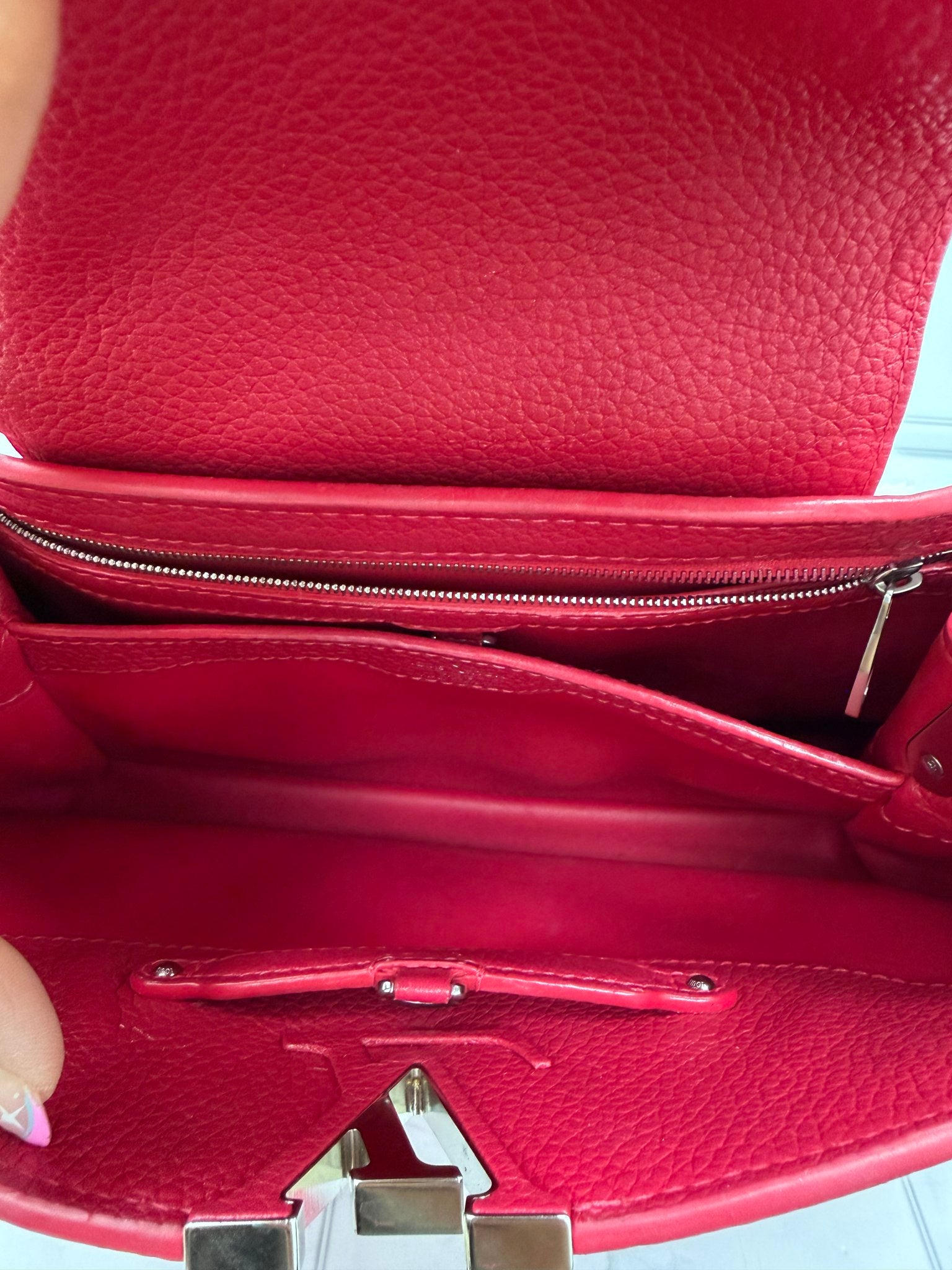 Louis Vuitton Rasberry Taurillon Leather Capucines  MM Handbag