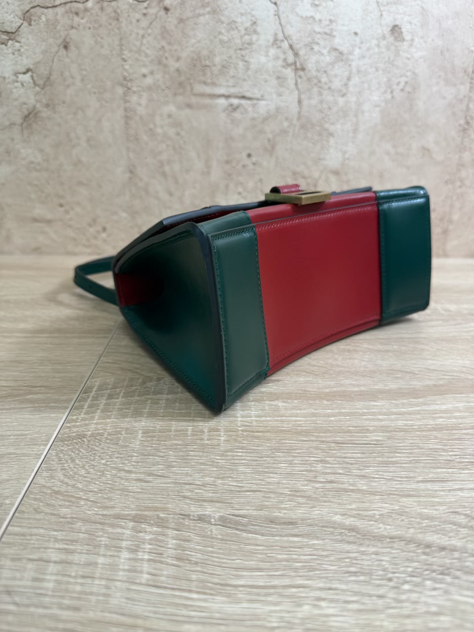 https://res.cloudinary.com/dyql5hig8/image/upload/v1755113898/muy6mqhpjs5a0t3fipfr.jpg
