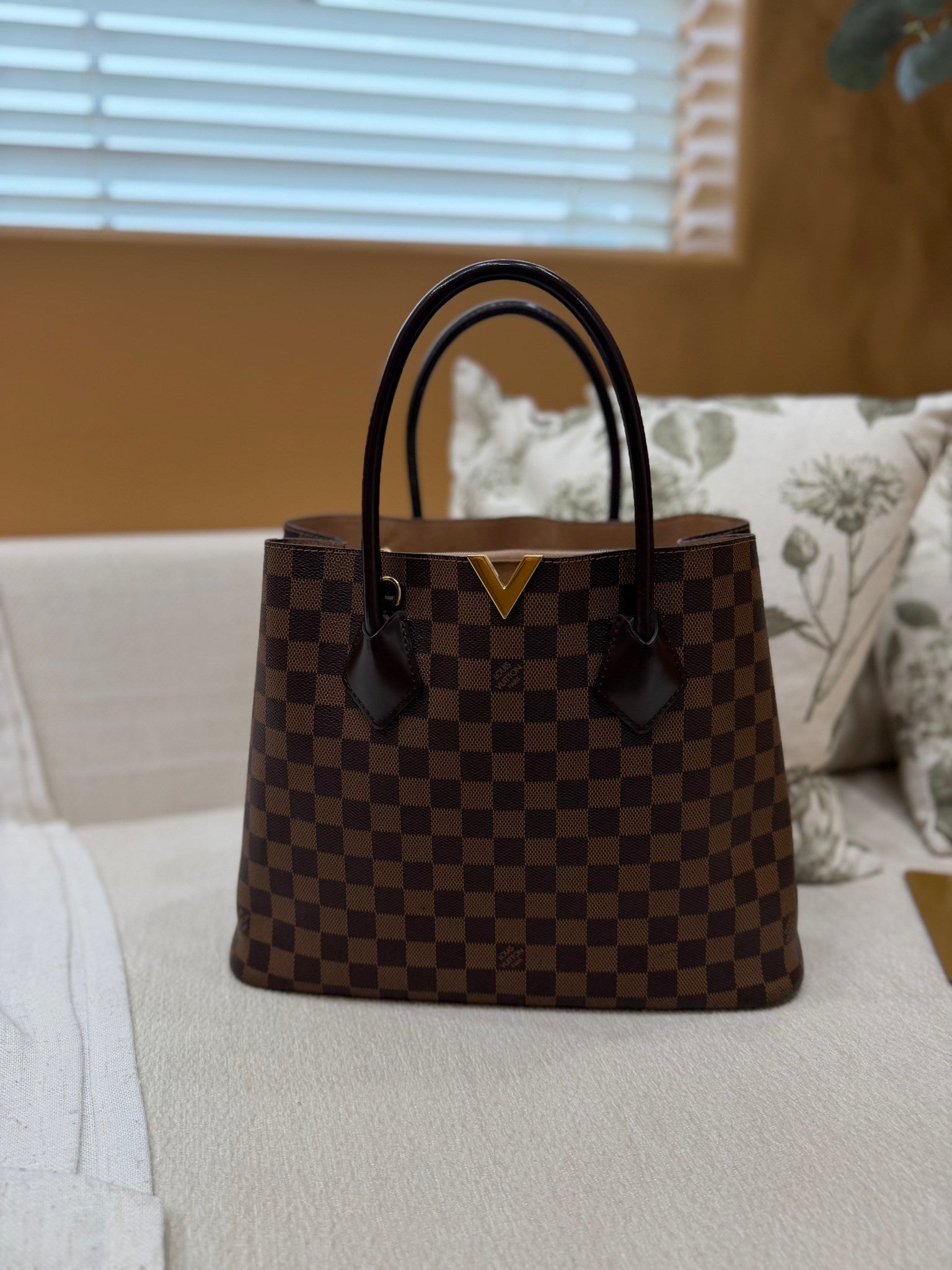 Louis Vuitton Damier Ebene Kensington V Bag
