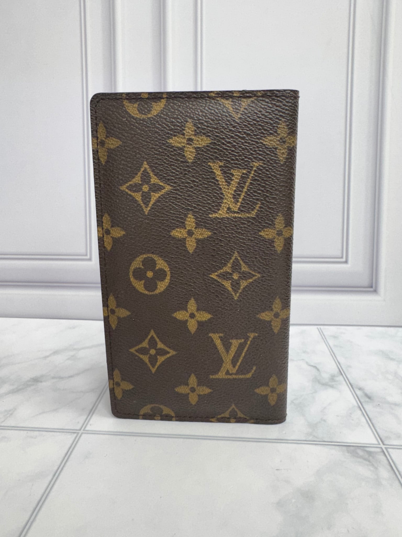 LIKE NEW - Louis Vuitton Monogram Long Wallet