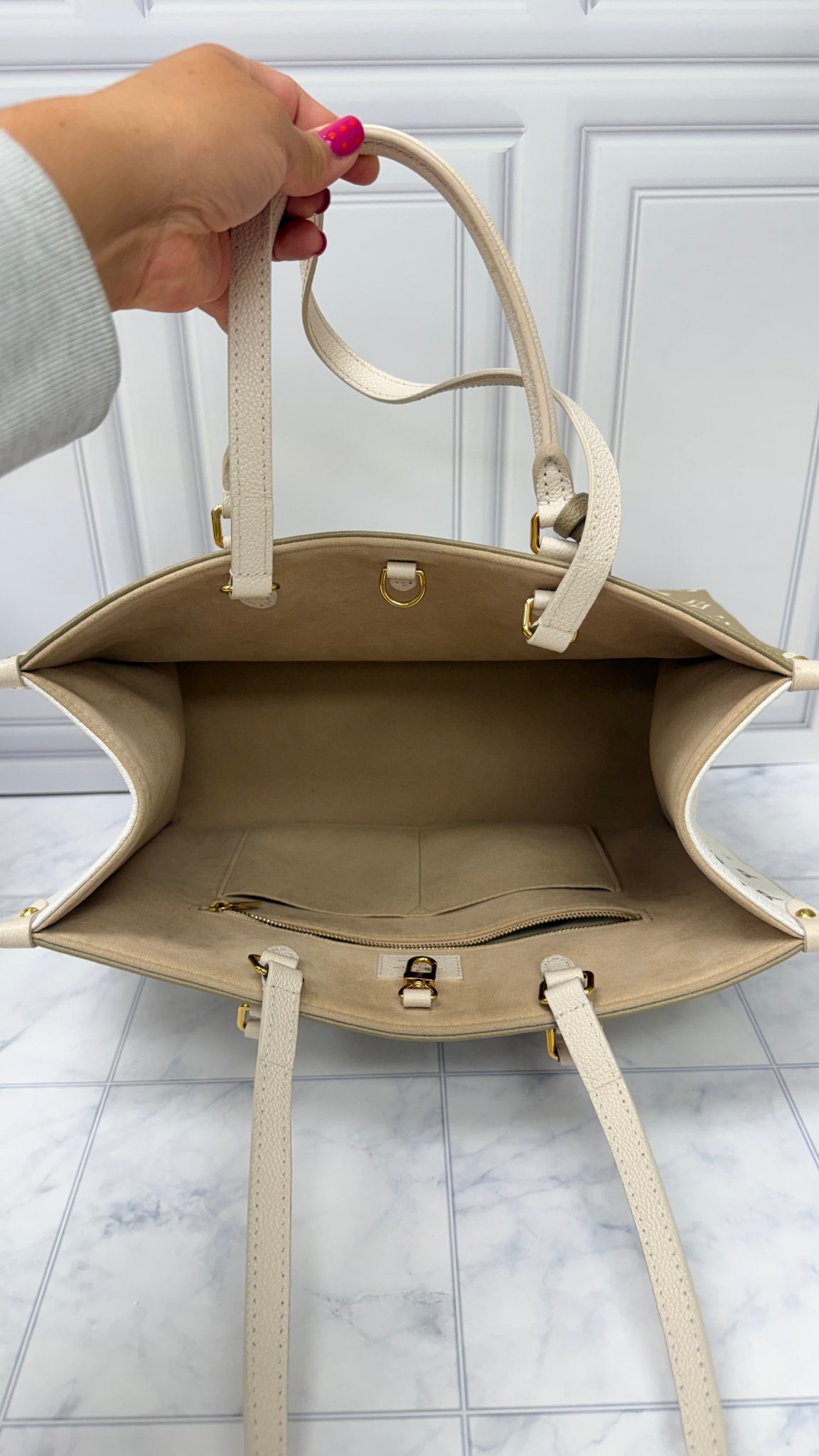 Louis Vuitton Green And Cream Monogram Empreinte Leather On The Go Handbag 