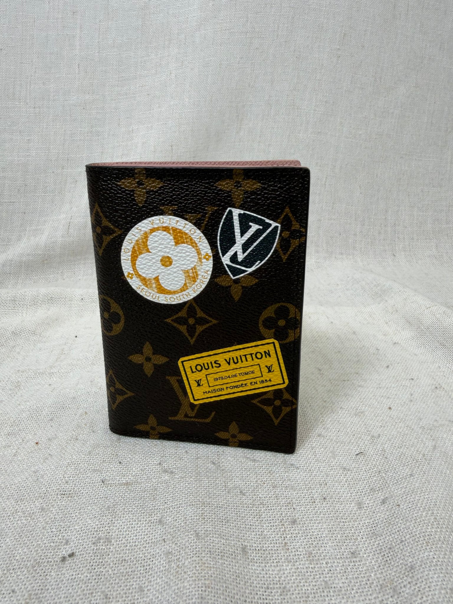 BRAND NEW - Louis Vuitton Monogram  My World Tour Passport Cover 