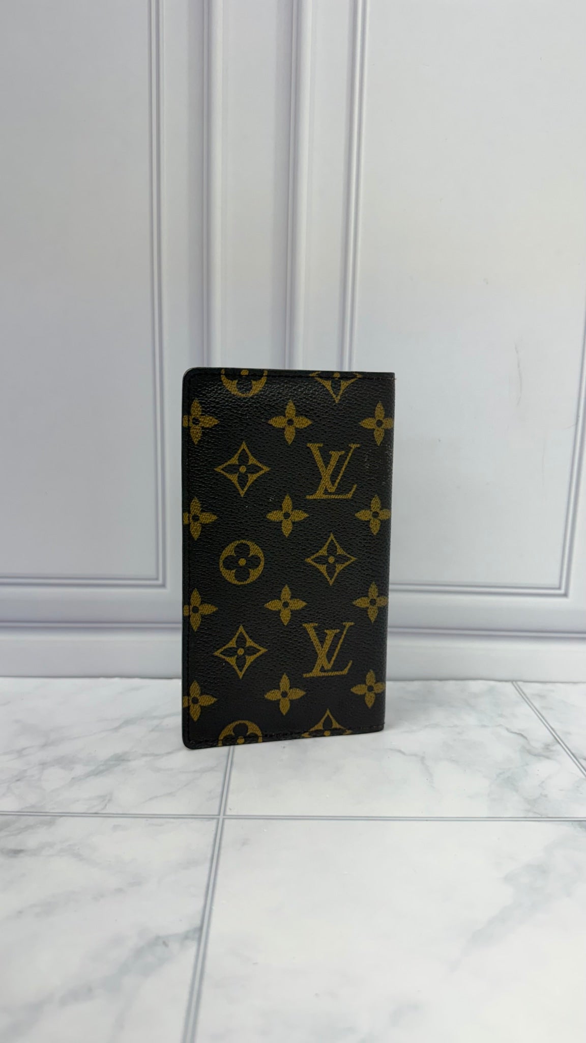 LIKE NEW - Louis Vuitton Monogram Long Wallet 