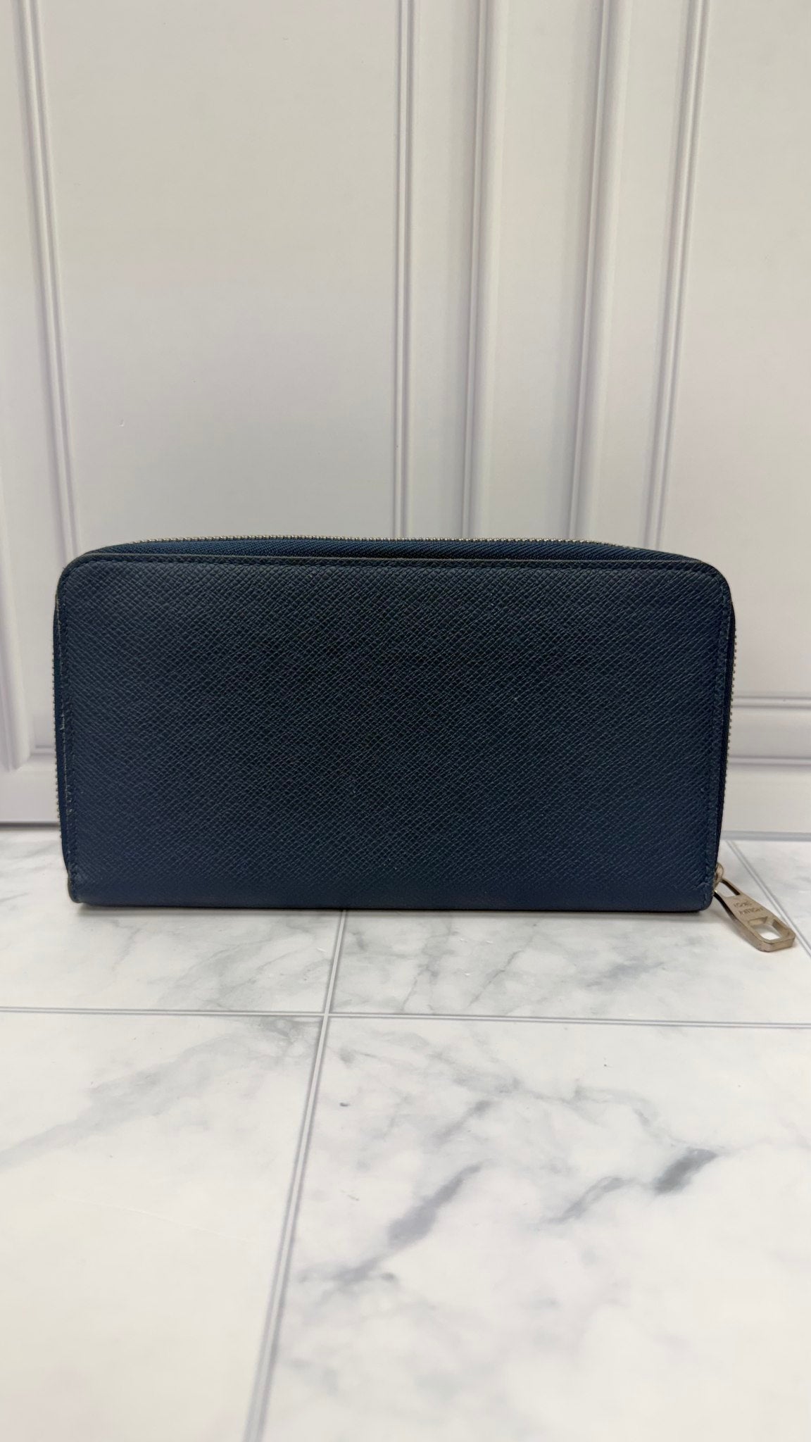 Louis Vuitton Navy Blue Taiga Leather Zippy Wallet