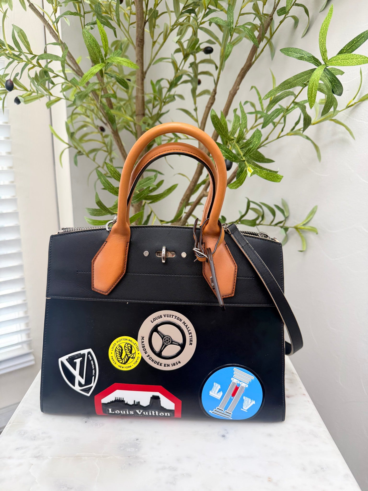 Louis Vuitton Black Leather World Tour City Steamer MM Bag 