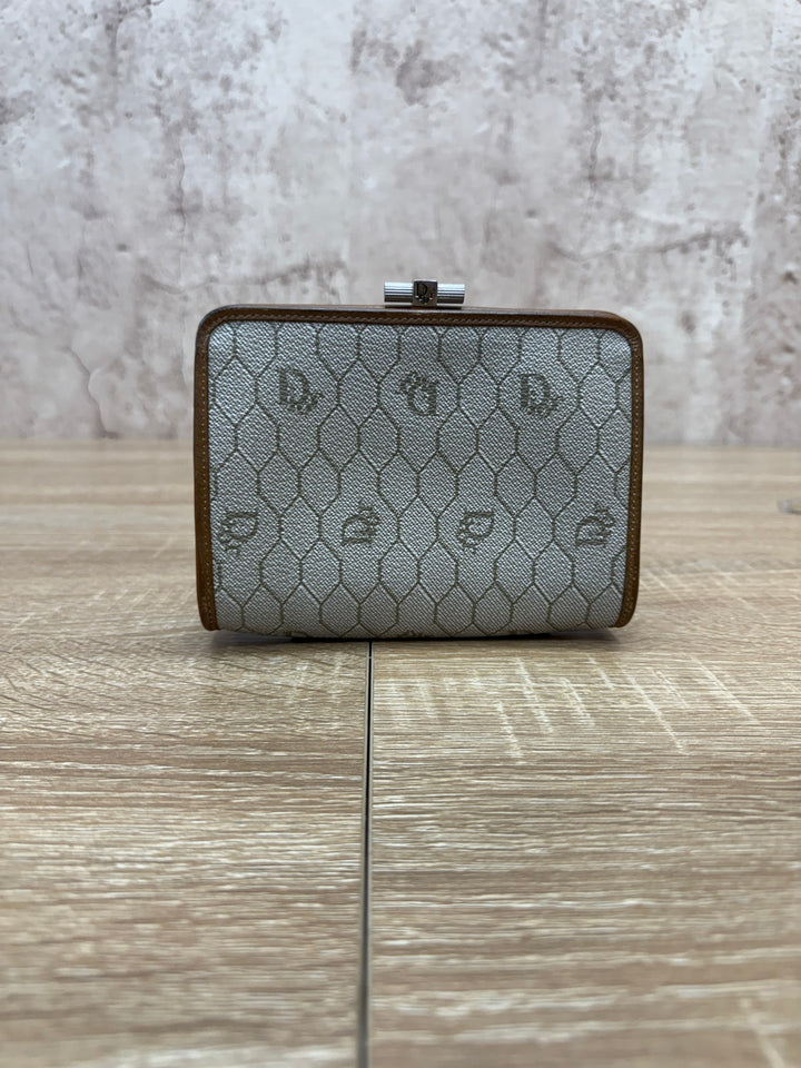 https://res.cloudinary.com/dyql5hig8/image/upload/v1755536051/nkci8lcymjjwgnhe0zu0.jpg