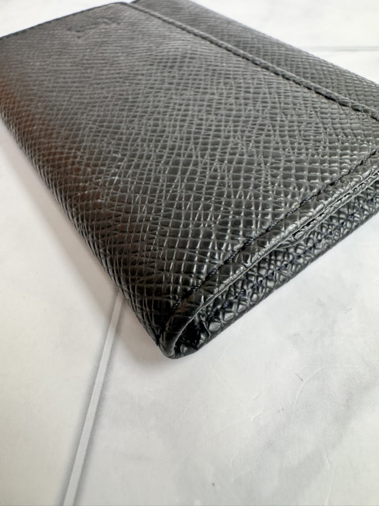 Louis Vuitton Black Taiga 6 Key Case 