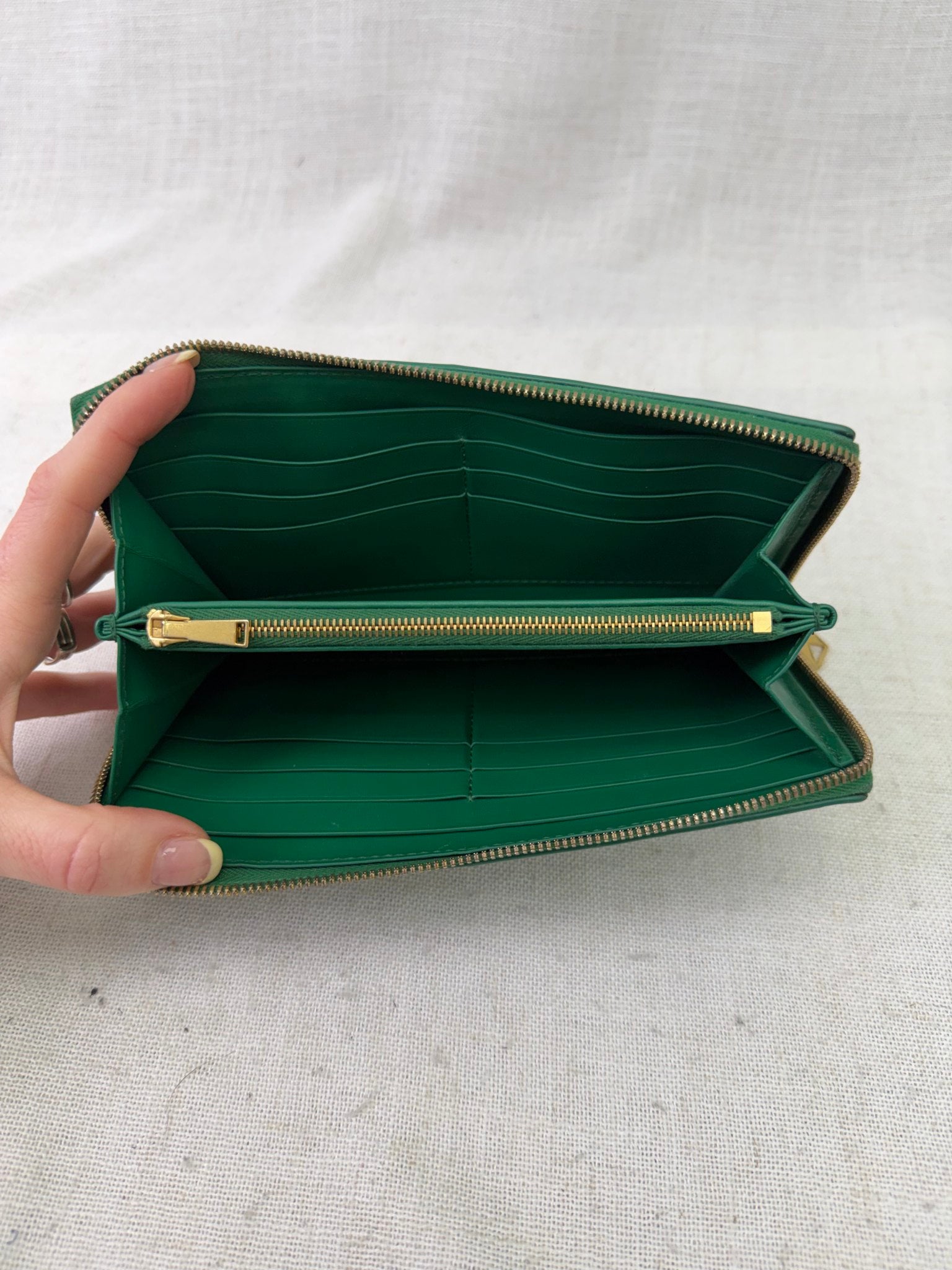 Bottega Veneta Green Leather Cassette Zippy Wallet