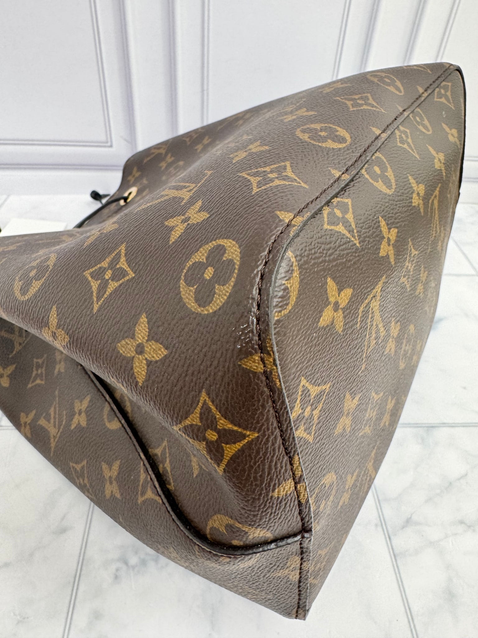 LIKE NEW - Louis Vuitton Neo Noe Shoulder Bag MM