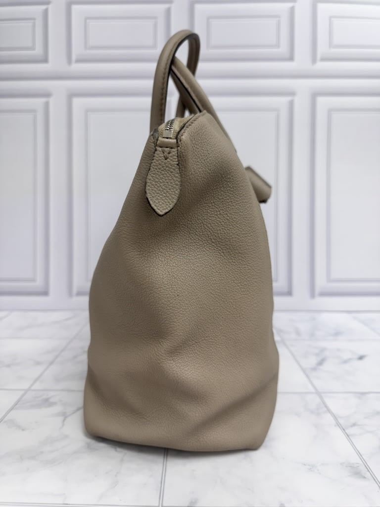 Louis Vuitton Beige Grained Leather Soft Lockit MM Handbag