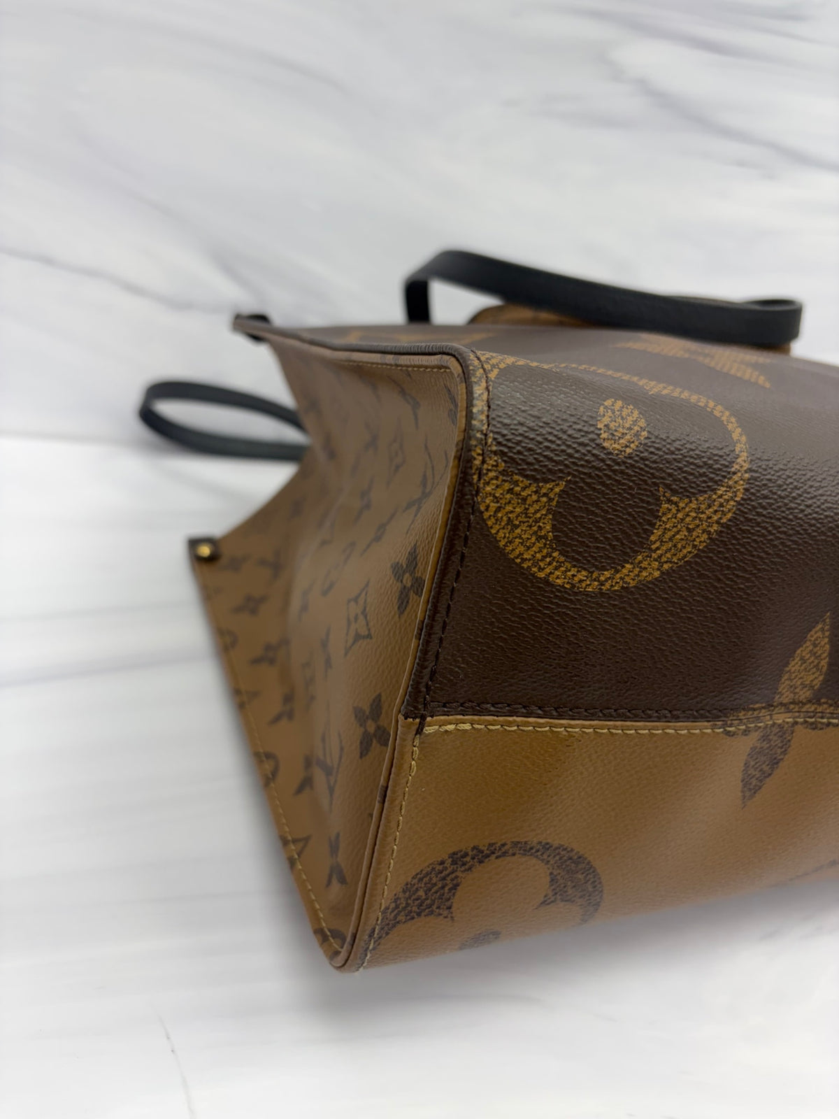 Louis Vuitton Monogram Reverse On the Go MM Tote Bag