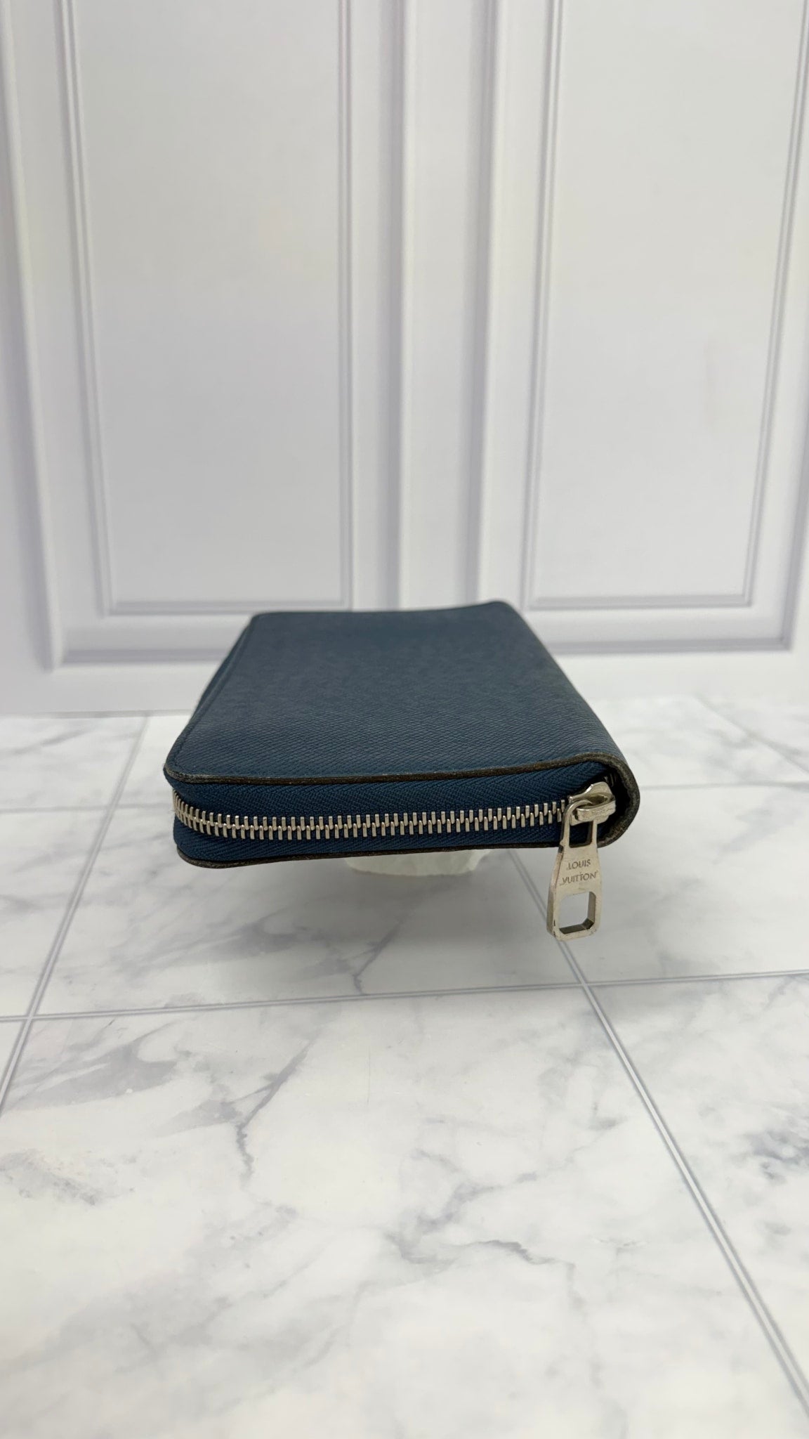 Louis Vuitton Navy Blue Taiga Leather Zippy Wallet 