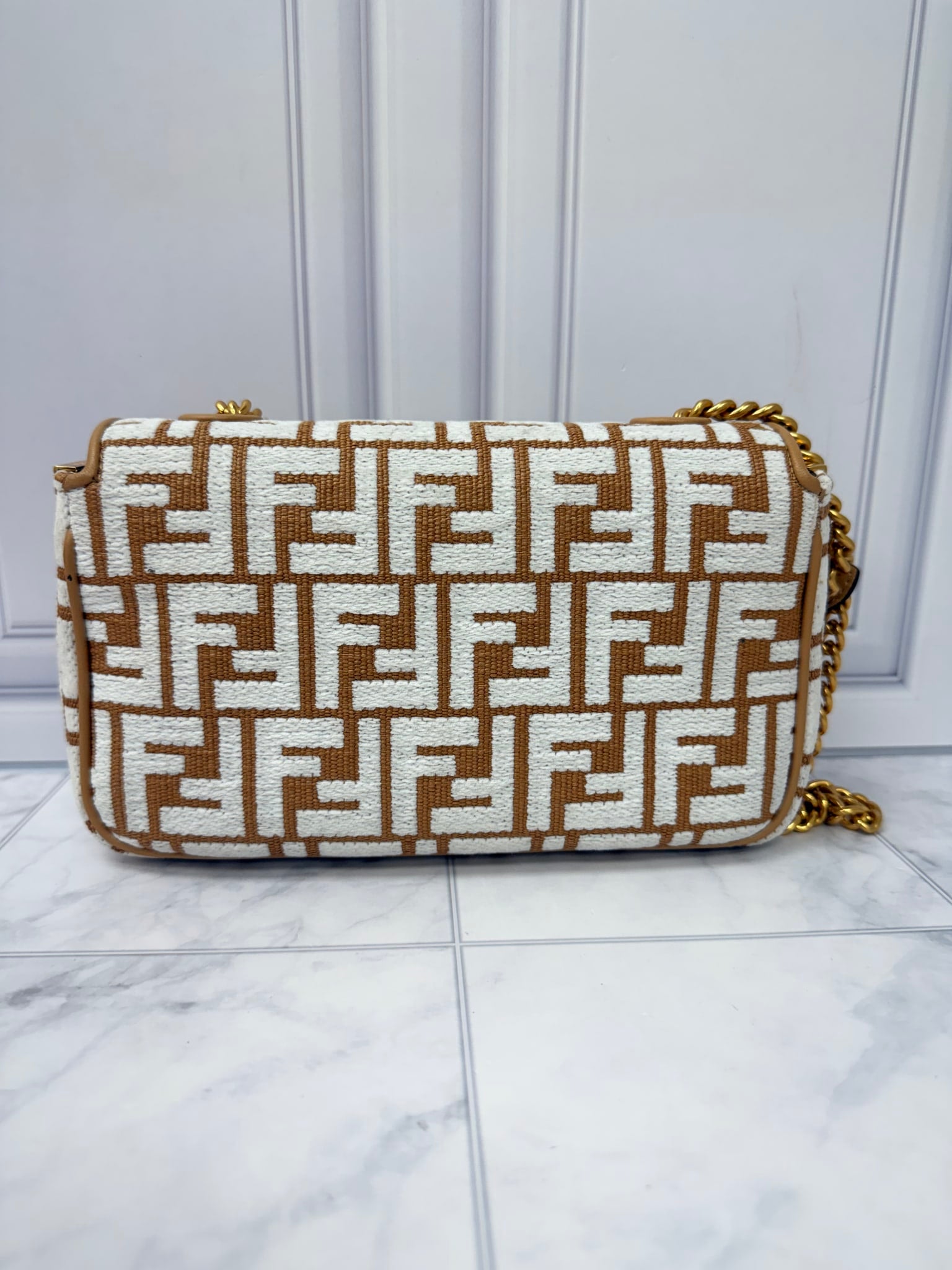 Fendi White And Tan Raffia And Leather Baguette Chain Midi Shoulder Bag 