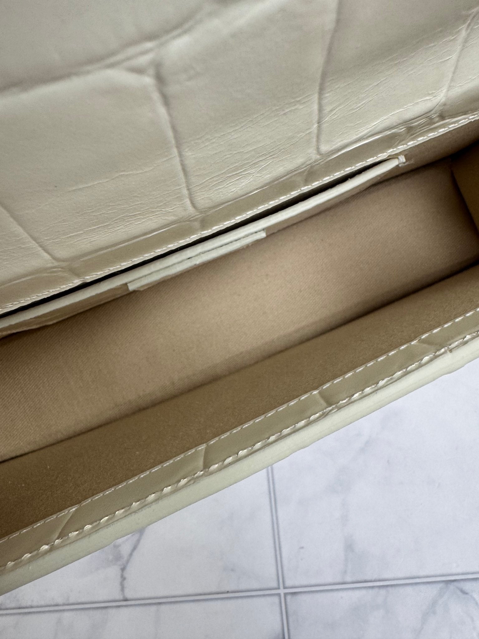 BRAND NEW Jacquemus White Croc Embossed Patent Leather Le Bambino Long Bag
