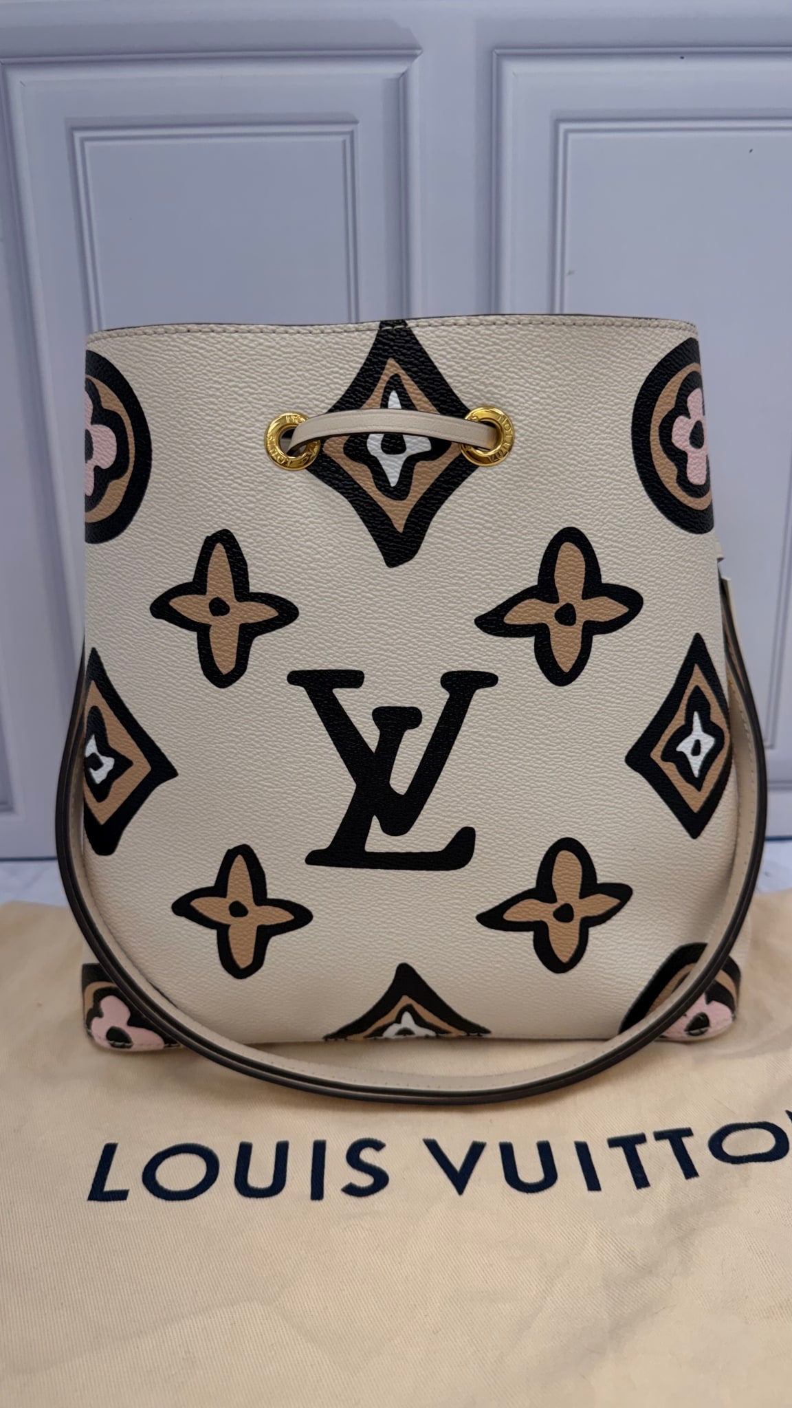 LIKE NEW - Louis Vuitton Cream Multicolor Monogram Giant NeoNoe MM
