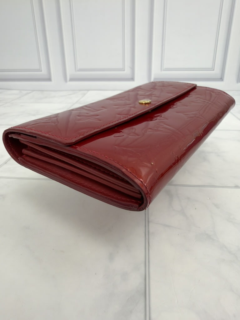Louis Vuitton Red Vernis Monogram Sarah Wallet