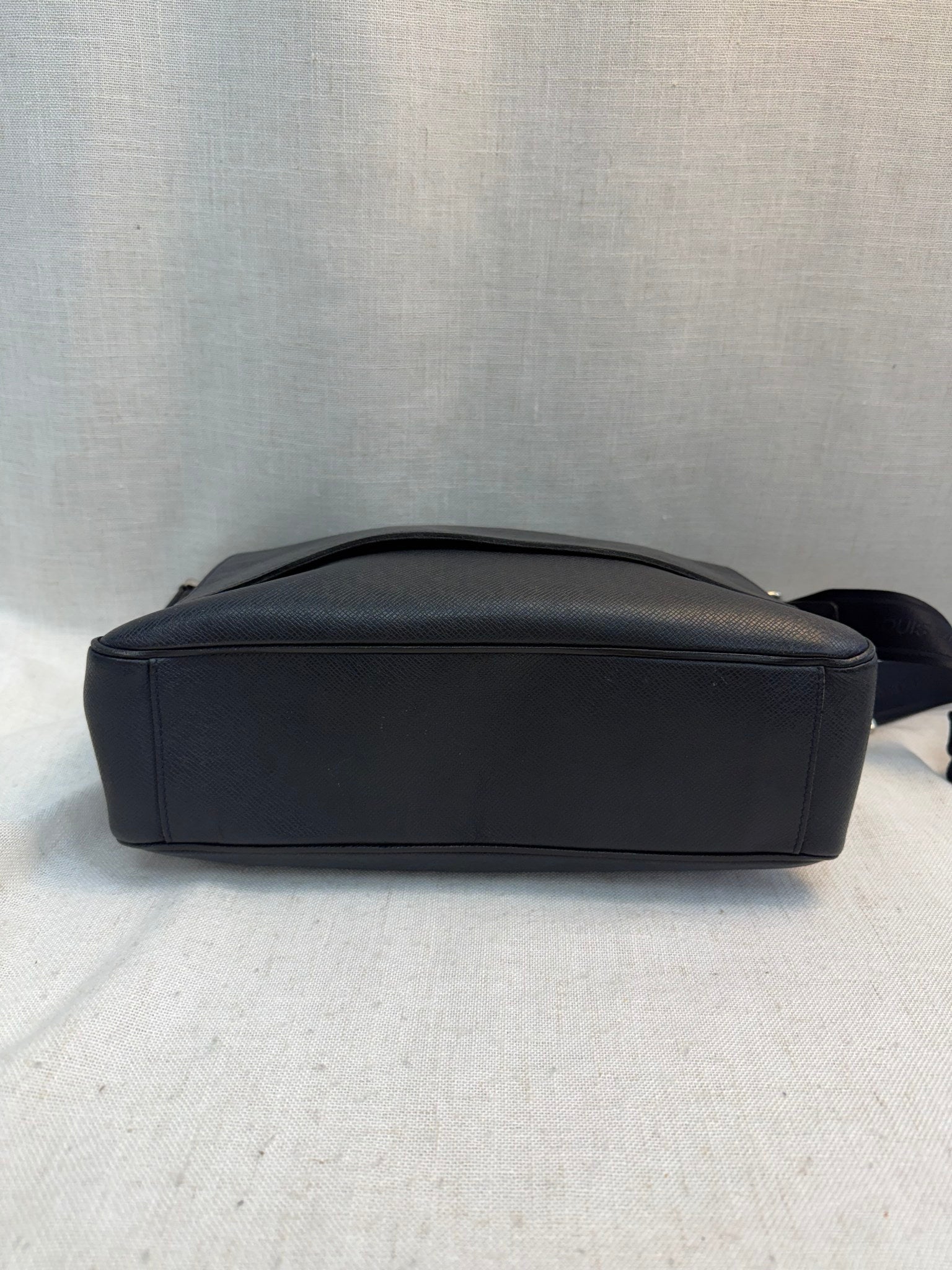 Louis Vuitton Navy Leather Taiga Roman Messenger Bag