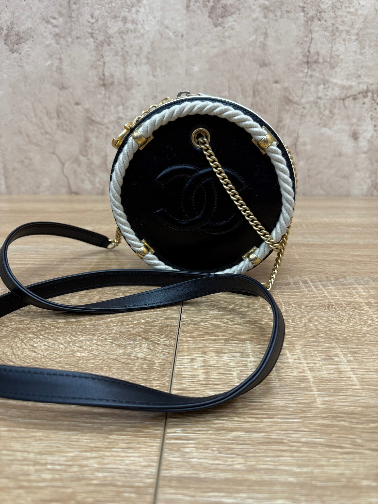 Chanel White & Black En Vogue Round Bag