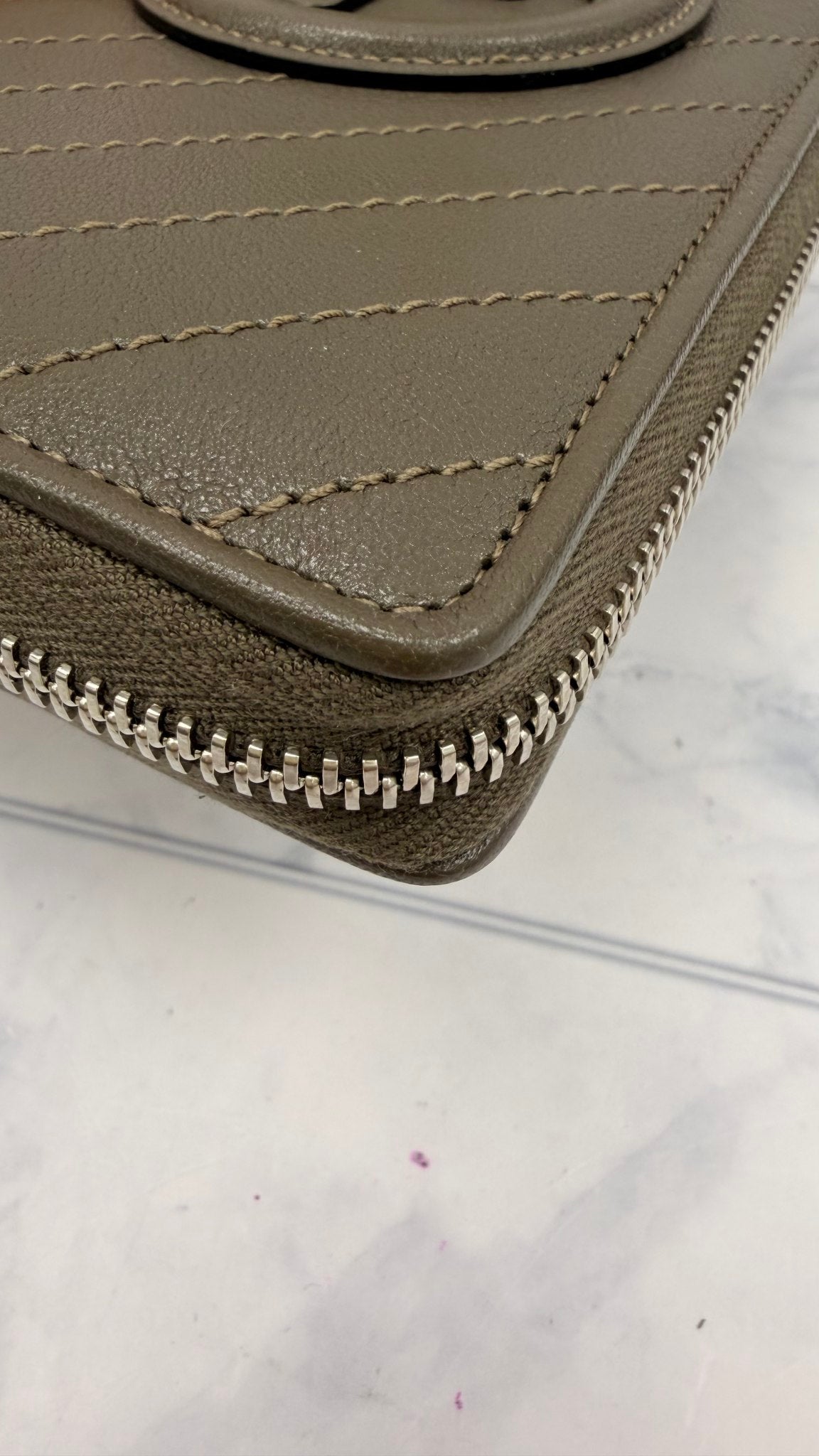 BRAND NEW - Gucci Olive Green Diagonal Stich Leather Blondie Zip Around Wallet 