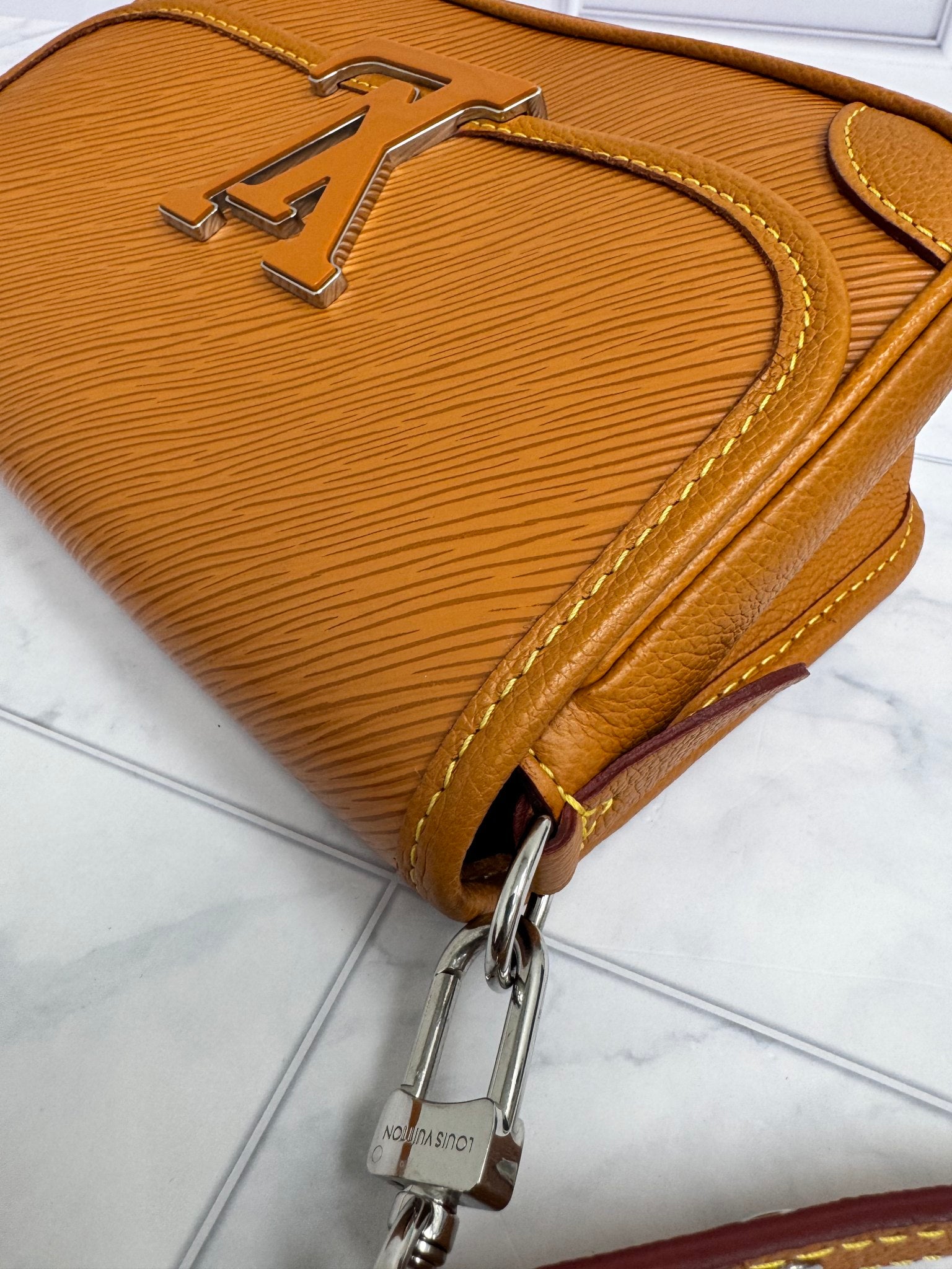 Louis Vuitton Brown Epi Leather Buci Crossbody Shoulder Bag