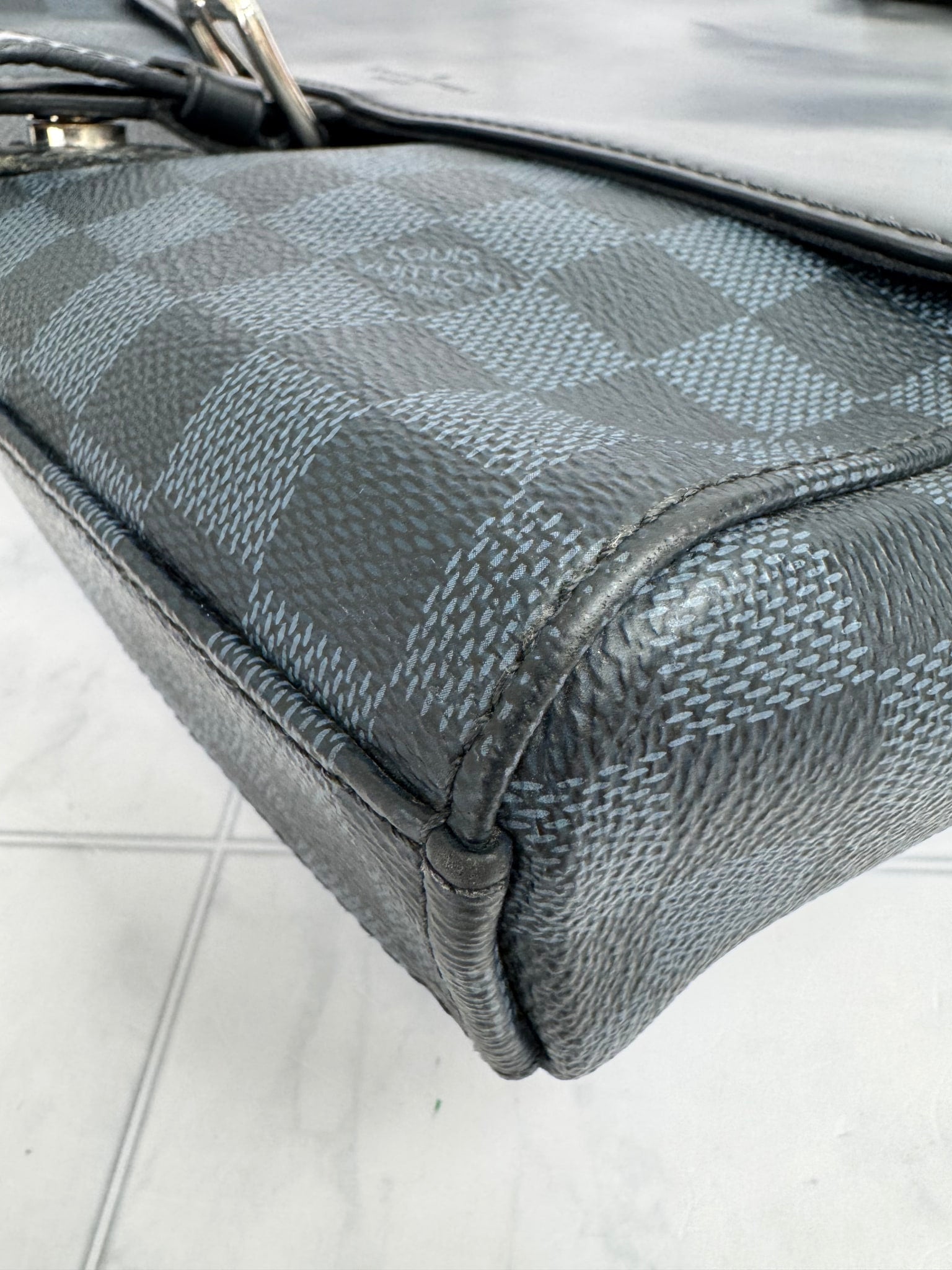Louis Vuitton Damier Cobalt Newport Messenger Bag MM