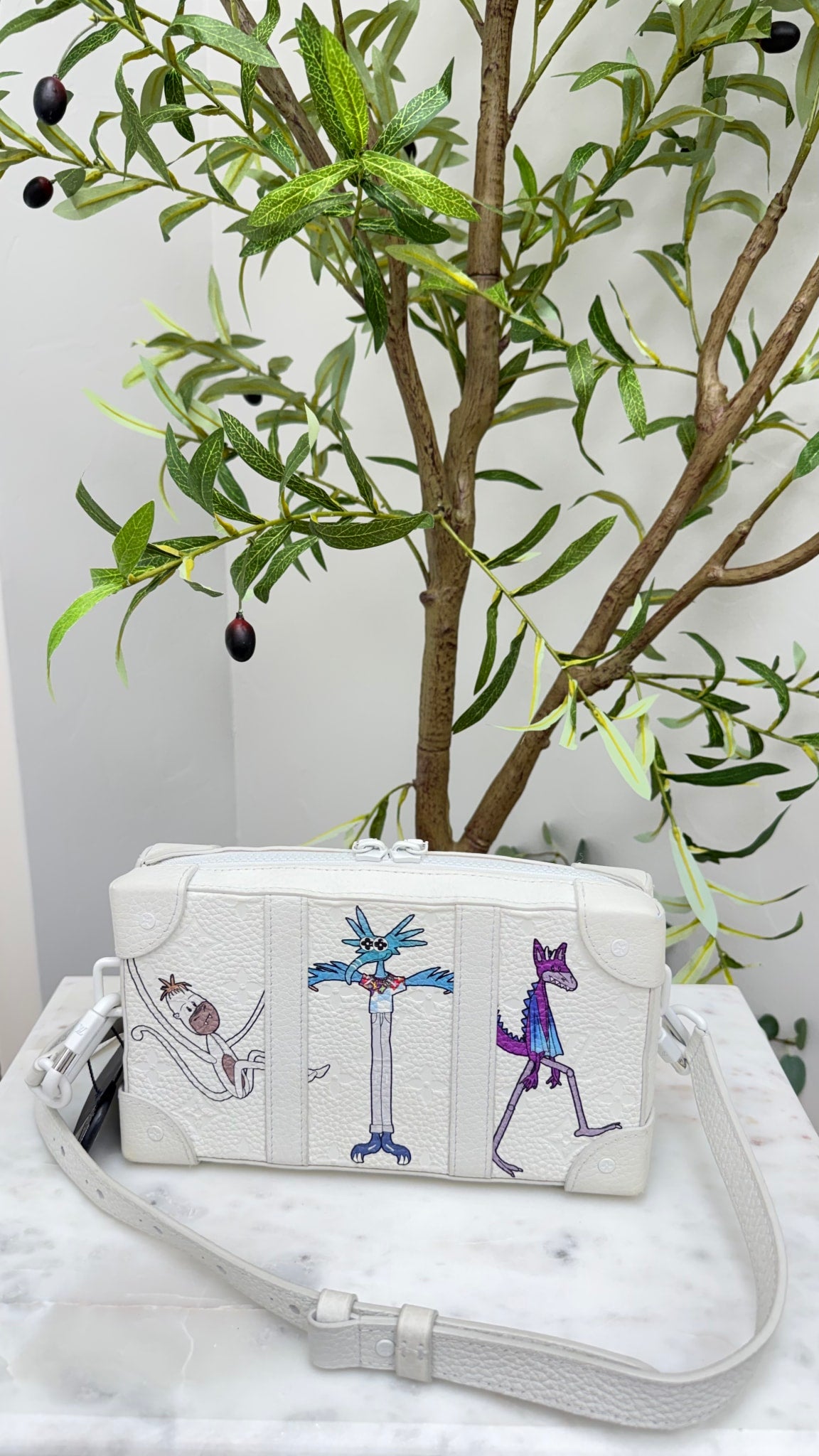 Louis Vuitton White Taurillon Leather Friends Cartoon Soft Trunk Shoulder Bag 