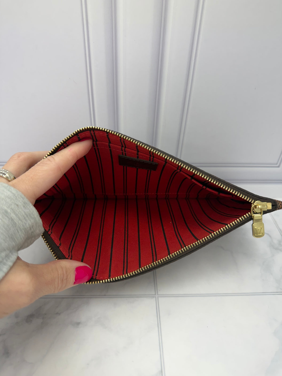 LIKE NEW Louis Vuitton Damier Ebene Neverfull Pouch