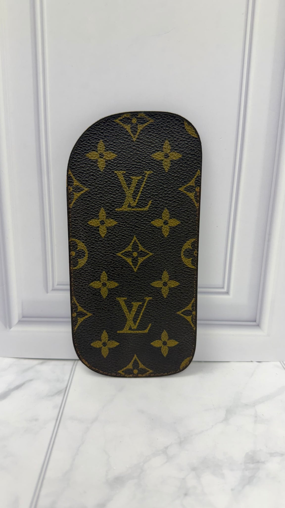 LIKE NEW - Louis Vuitton Monogram Glass Case 