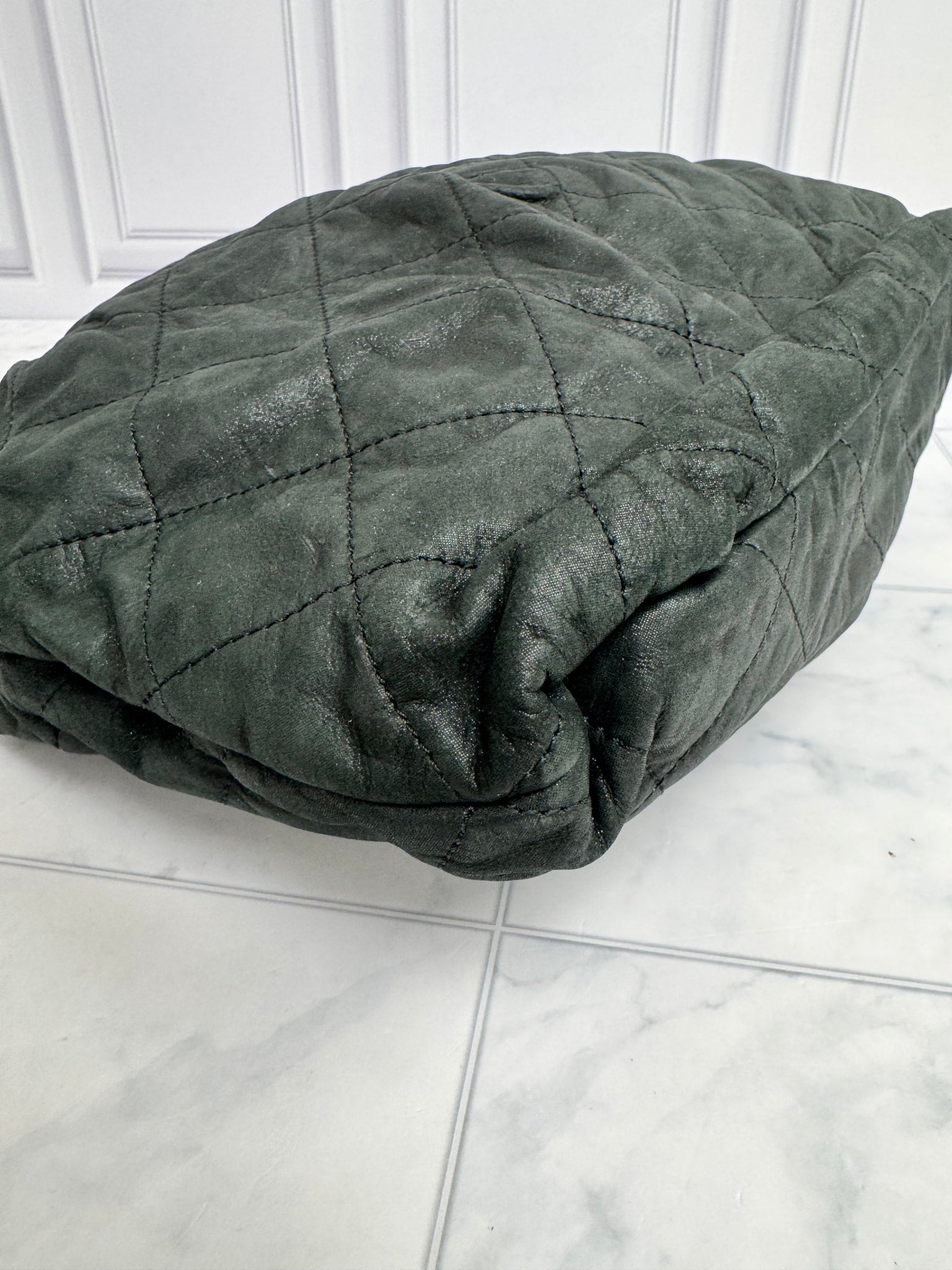 Chanel Black Iridescent Quilted Leather Chic Quilt Frame Tote Bag