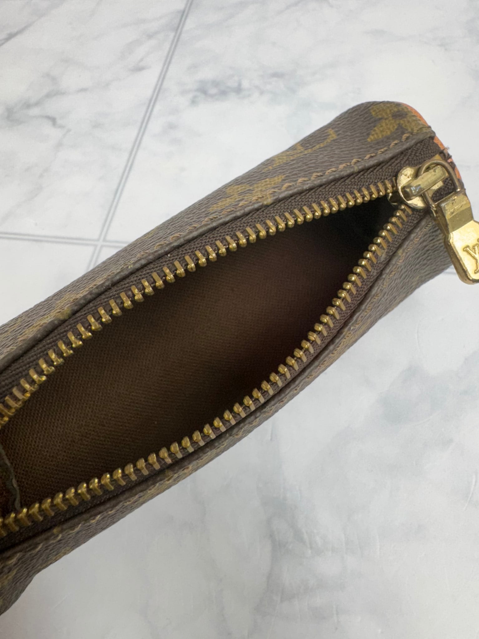 Louis Vuitton Monogram Golf Ball Case