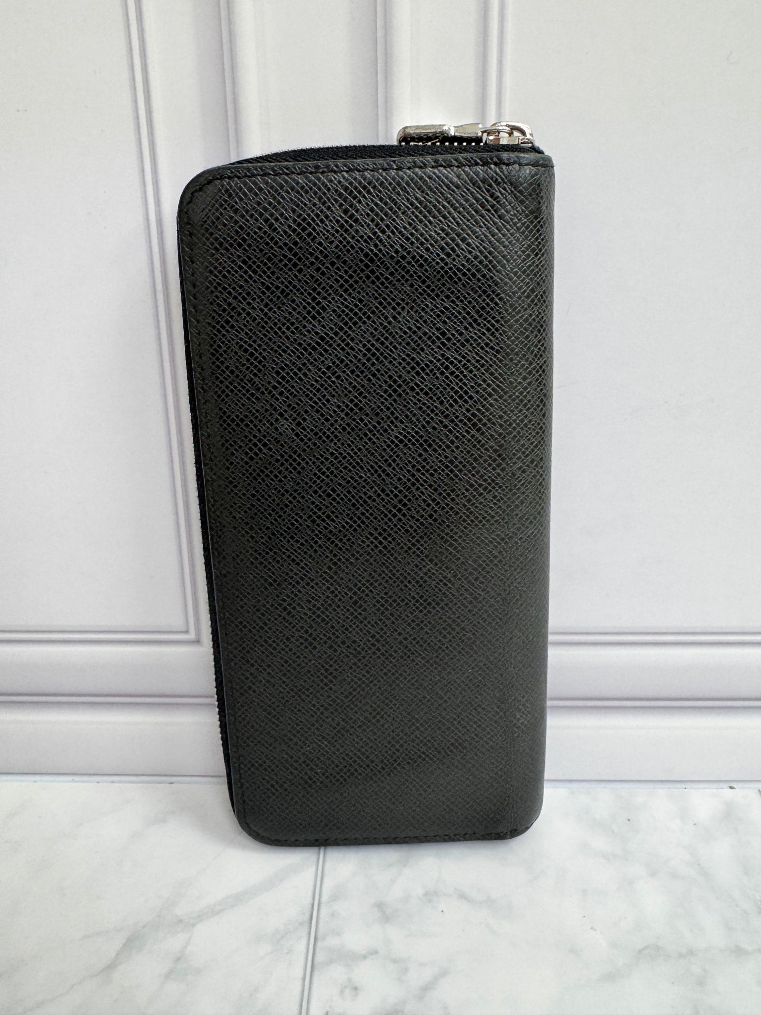 Louis Vuitton Black Taiga Leather Zippy Long Wallet