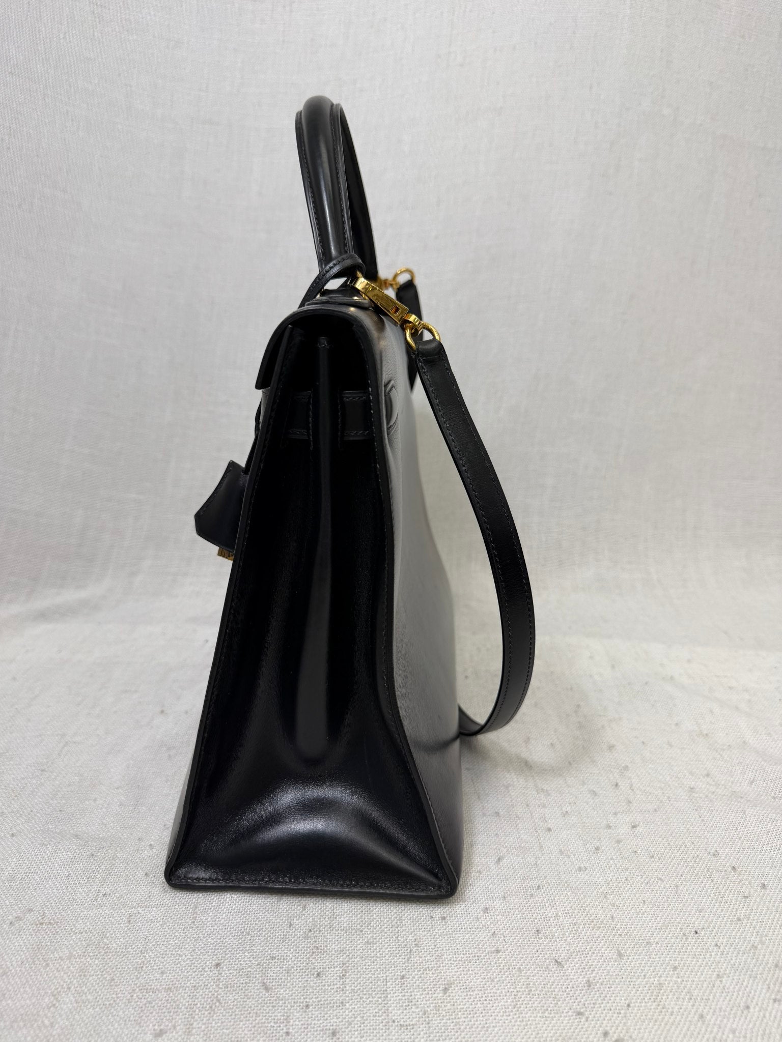 Hermes Black Box Leather Kelly 32 Handbag