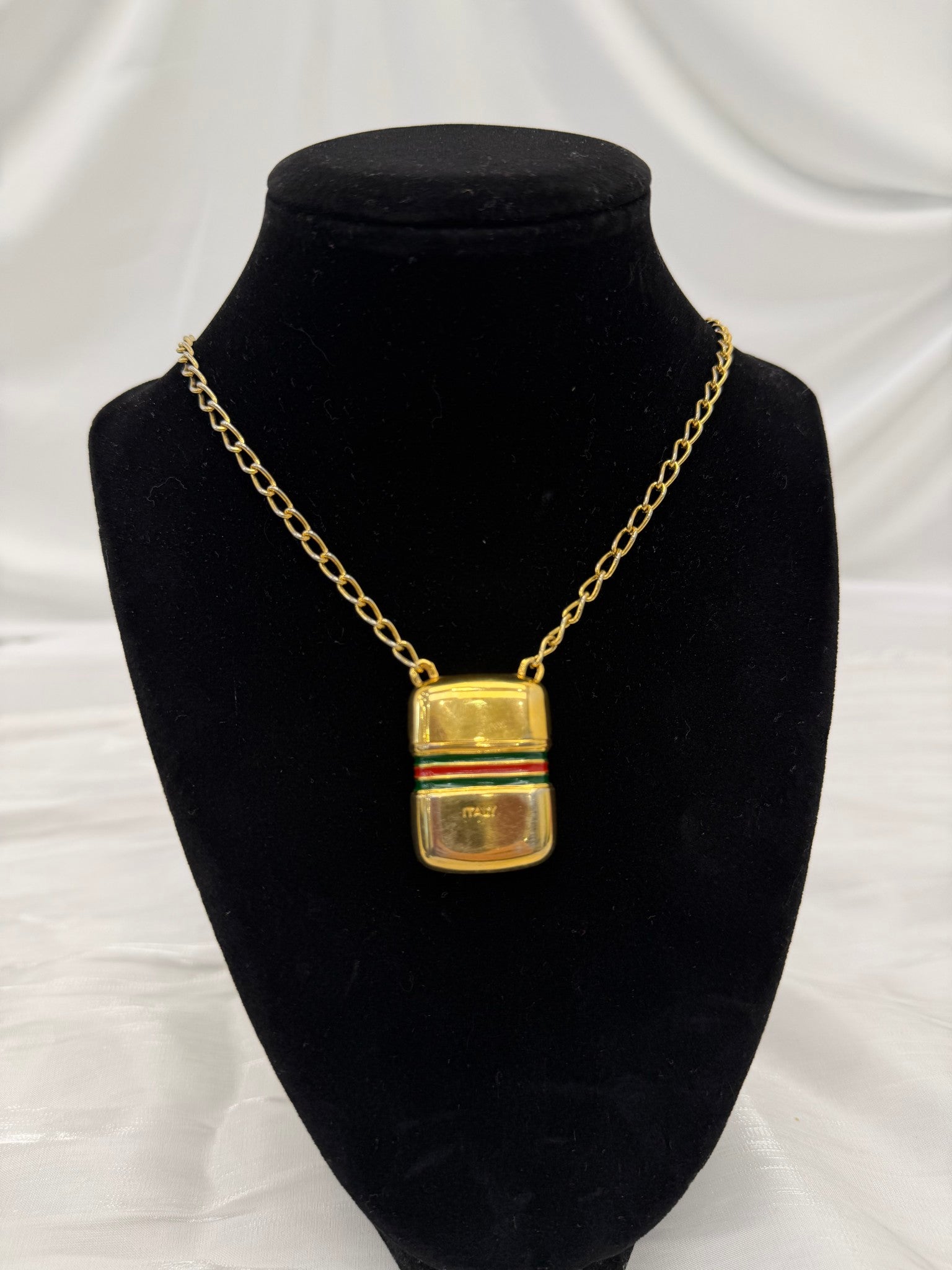 Gucci Vintage Gold Tone Sherry Necklace