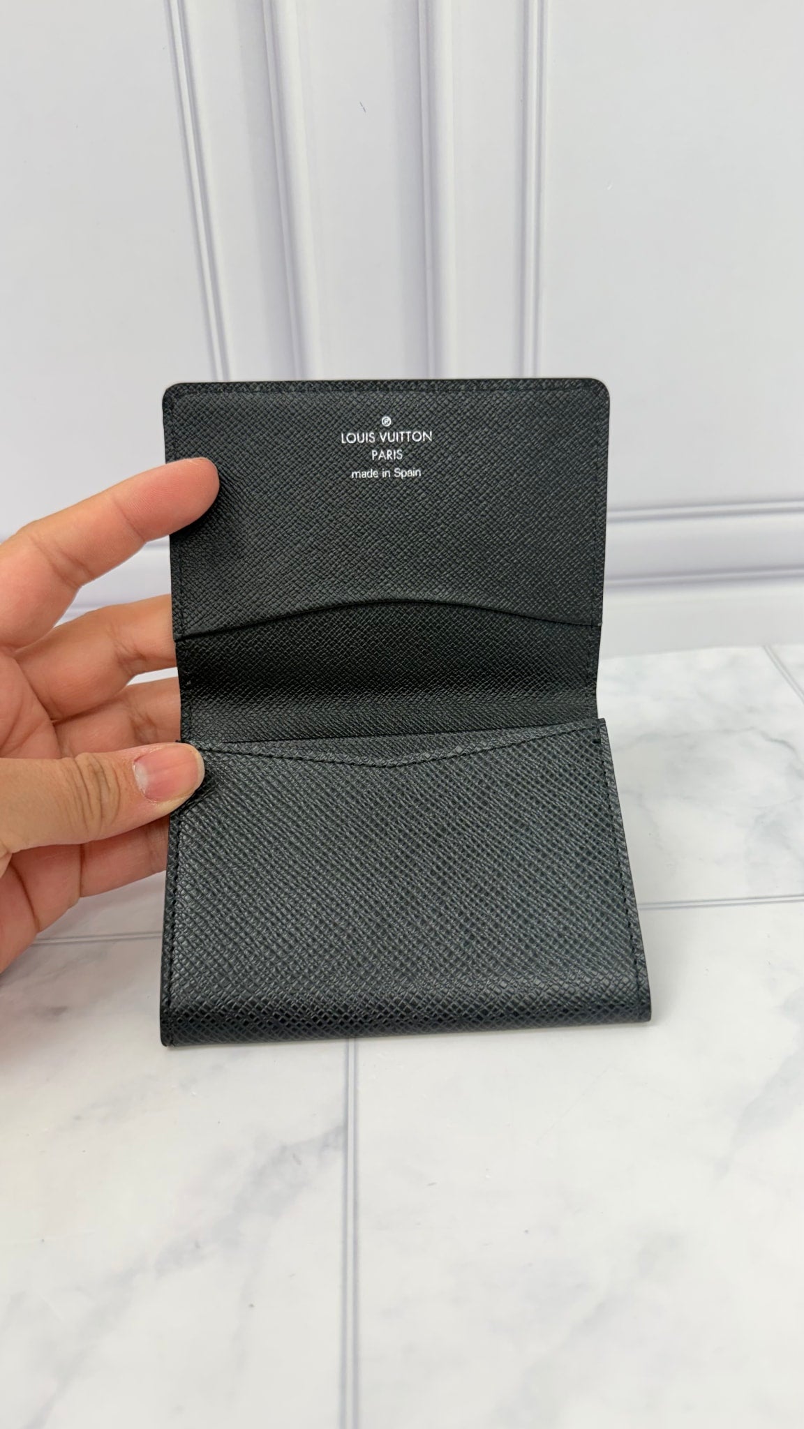 LIKE NEW - Louis Vuitton Black Taiga Leather Card Case
