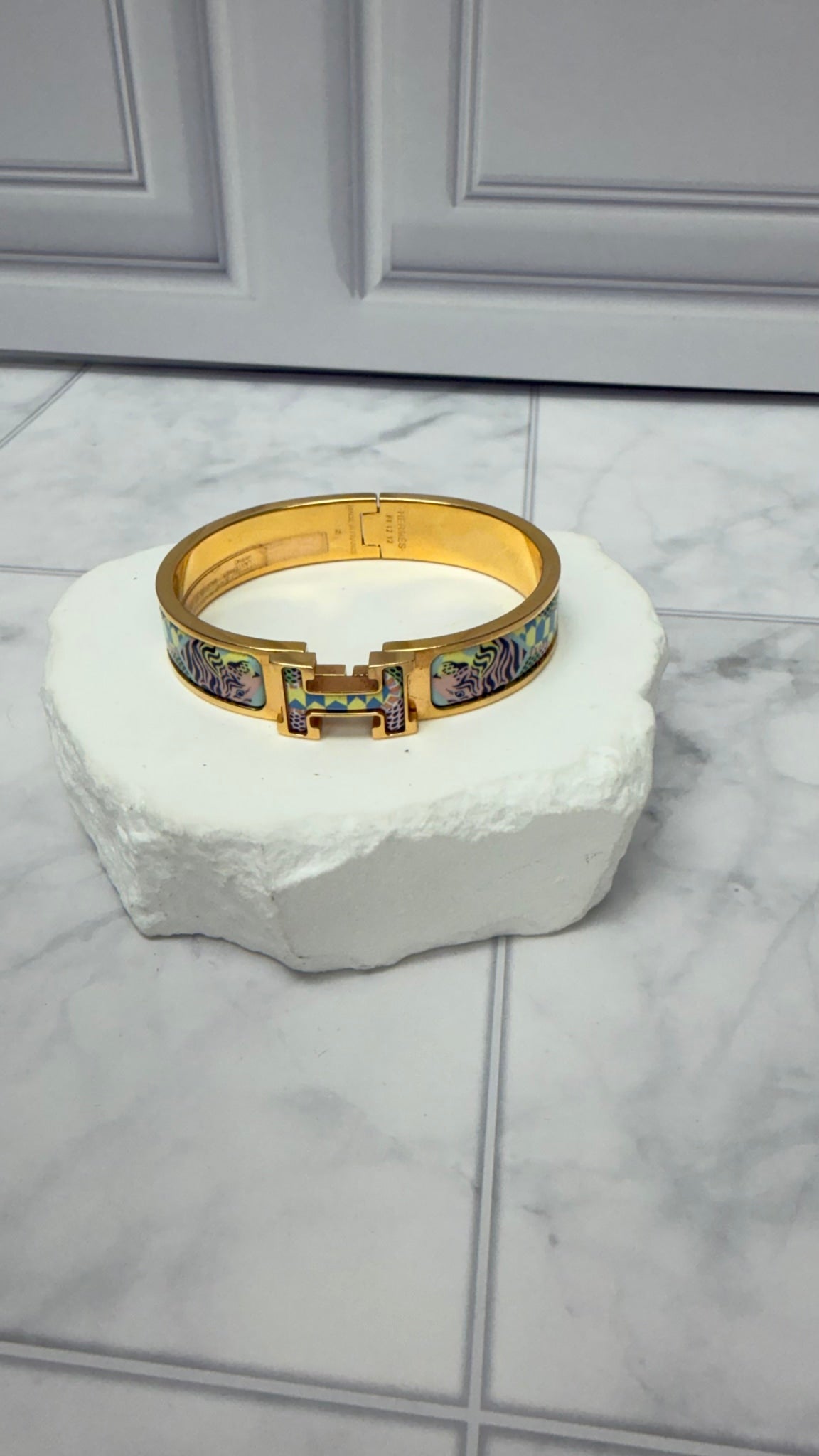 Hermes Gold Plated Multicolor Enamel Lanternes Ballons Et Cocardes Clic H Bracelet 