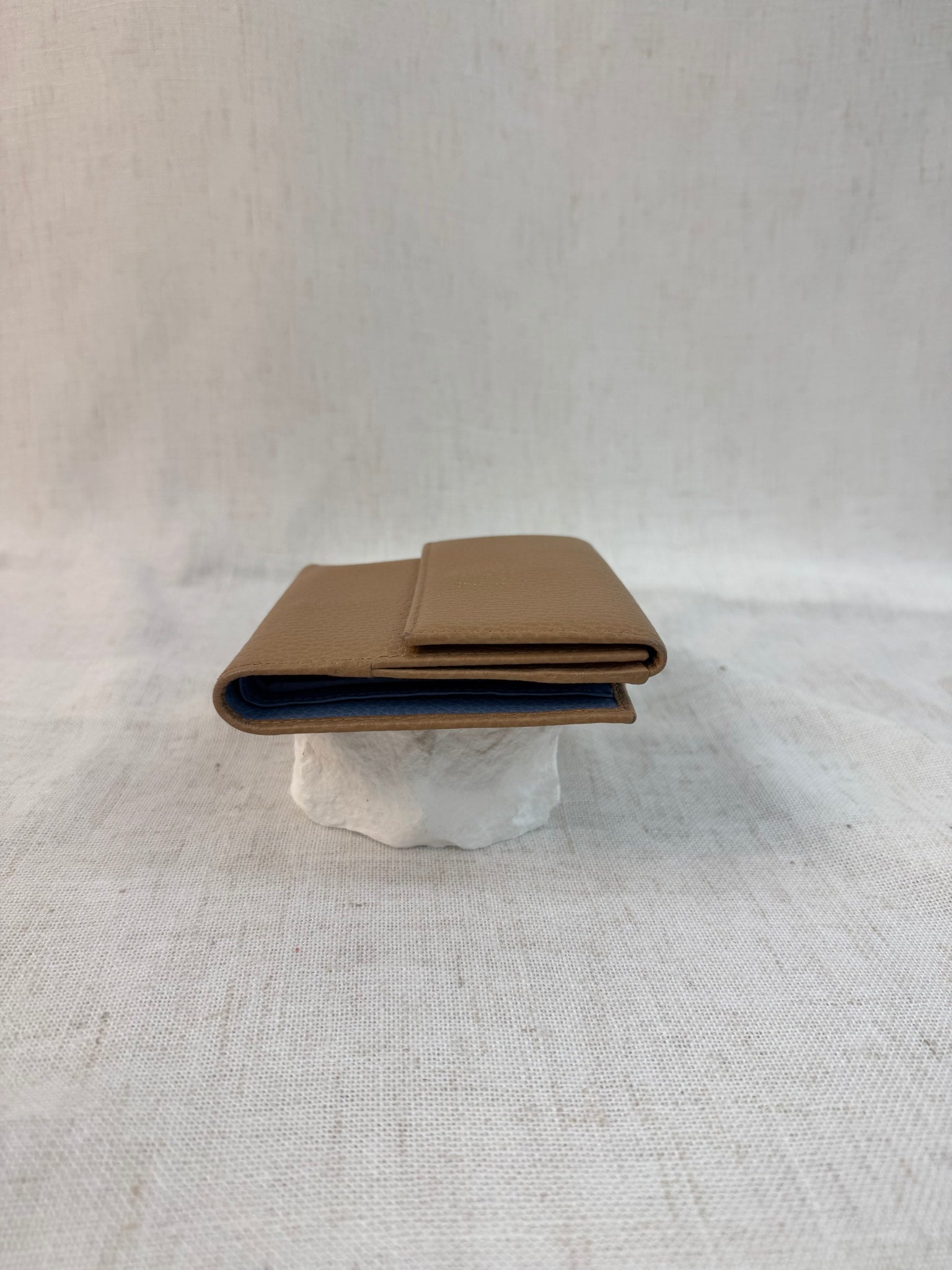 Gucci Tan Leather Swing Compact Wallet