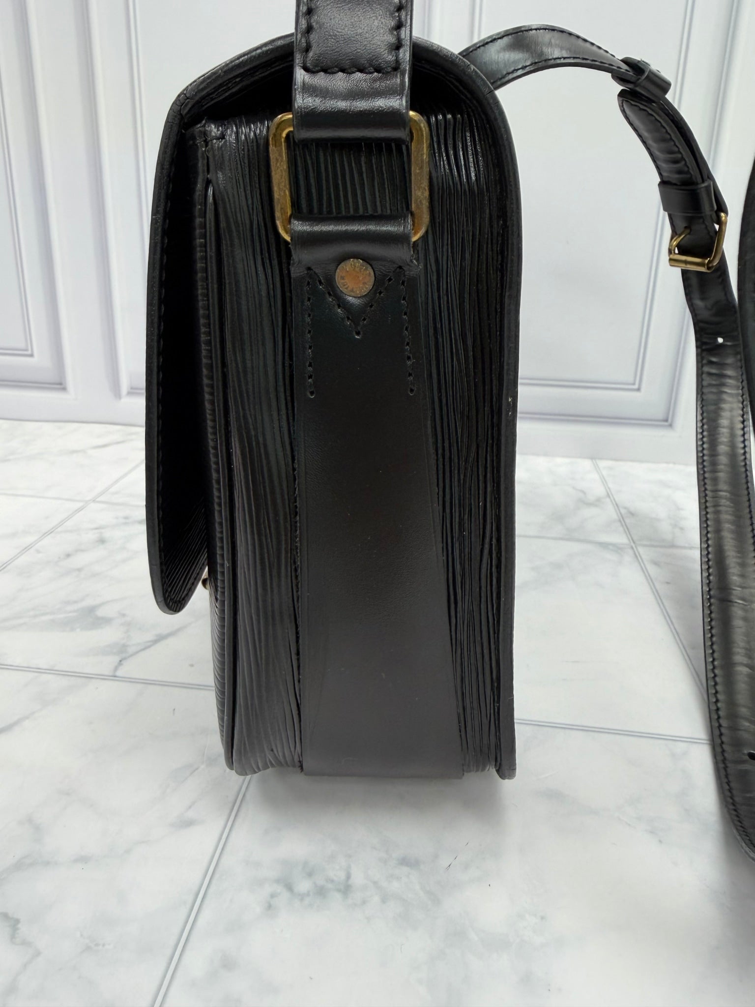 Louis Vuitton Black Epi Cartouchiere MM Shoulder Bag