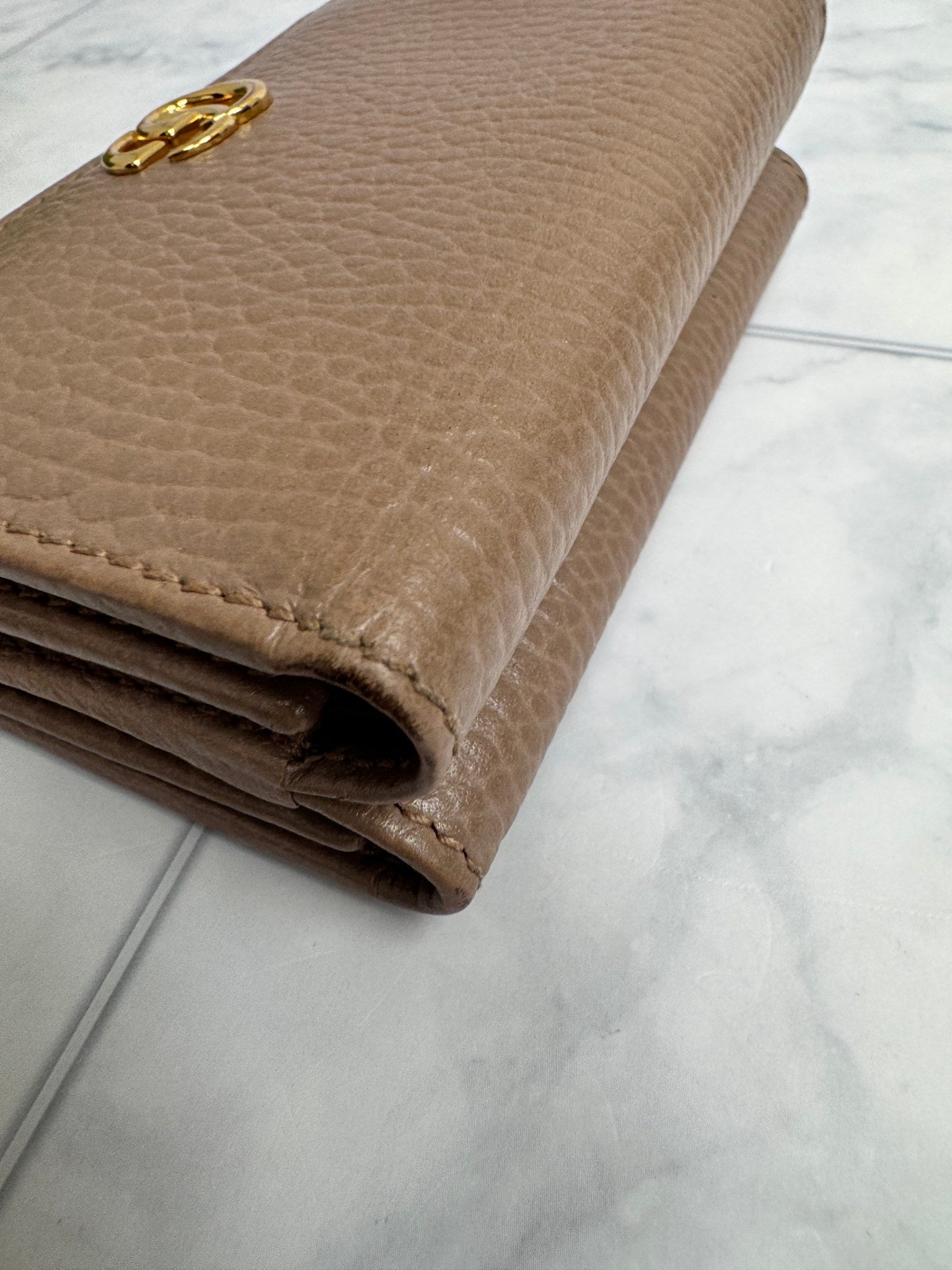 Gucci Beige Grained Leather GG Marmont Compact Trifold Wallet
