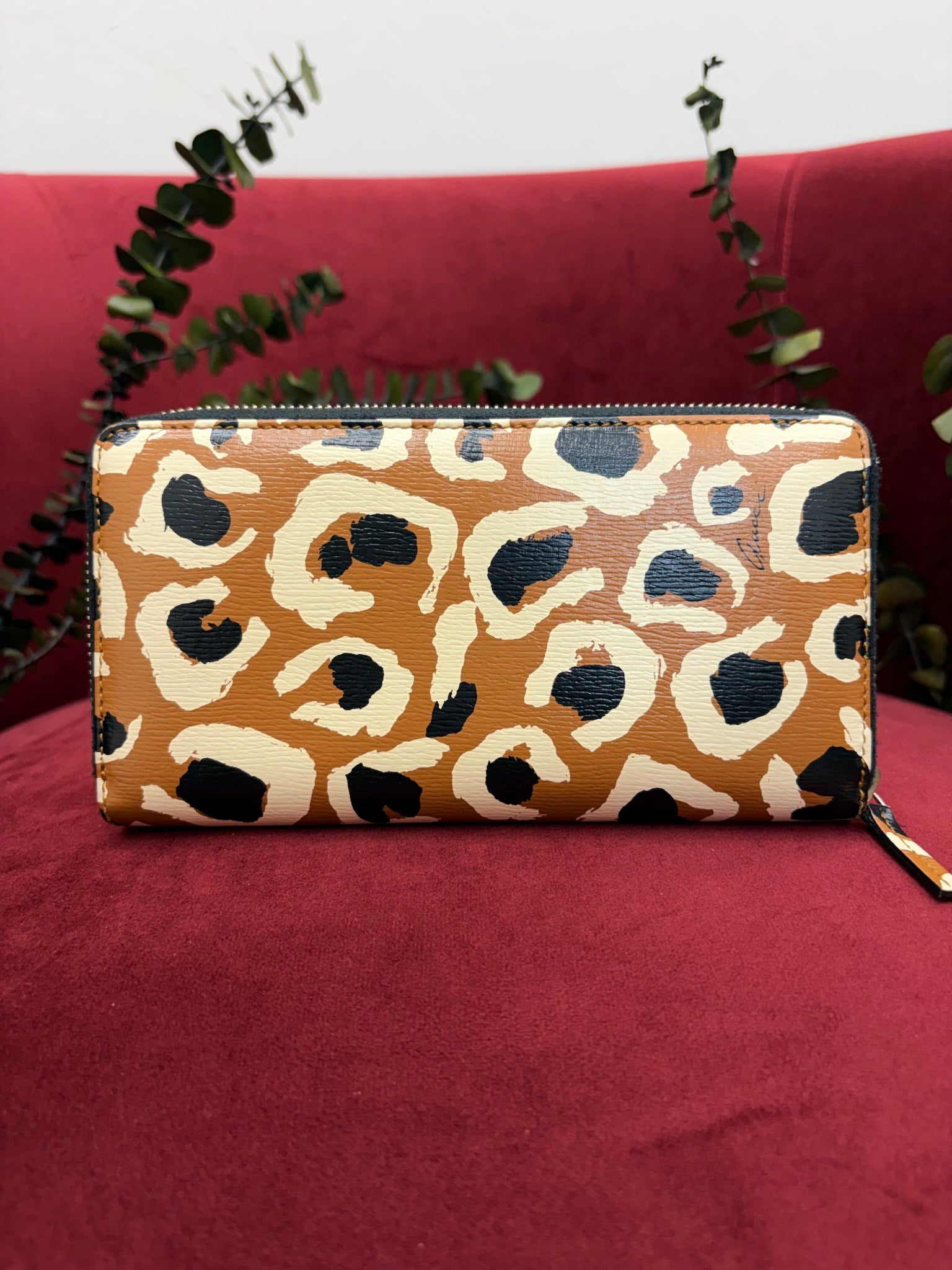 Gucci Brown Leapord Print Zippy Wallet