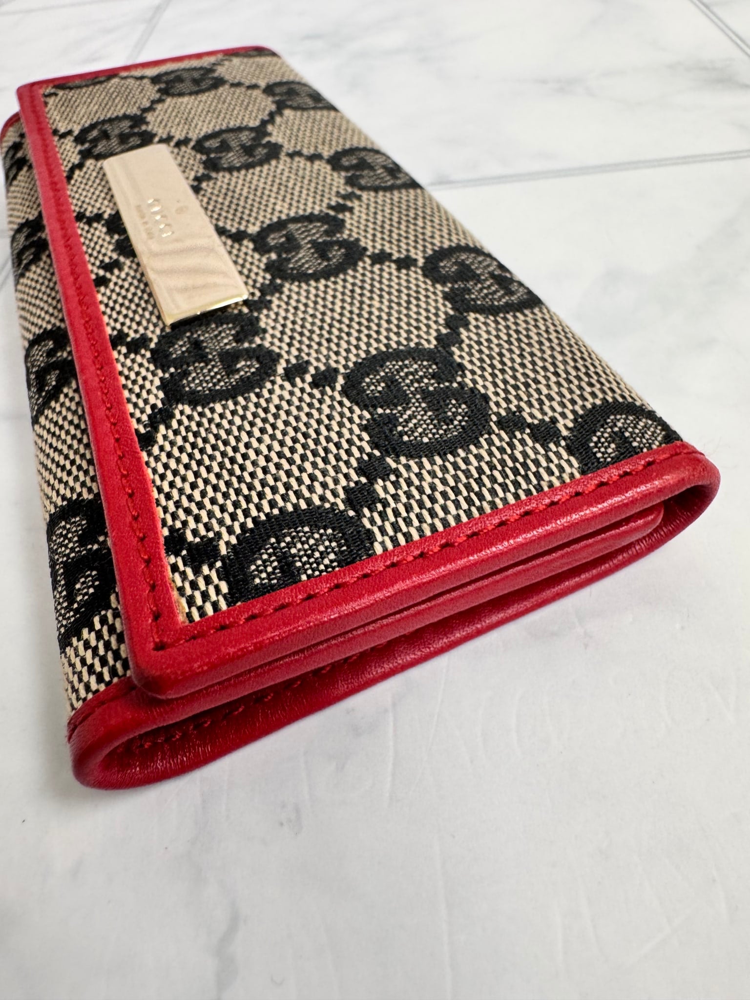 Gucci GG Supreme Coated Canvas And Red 6 Key Case